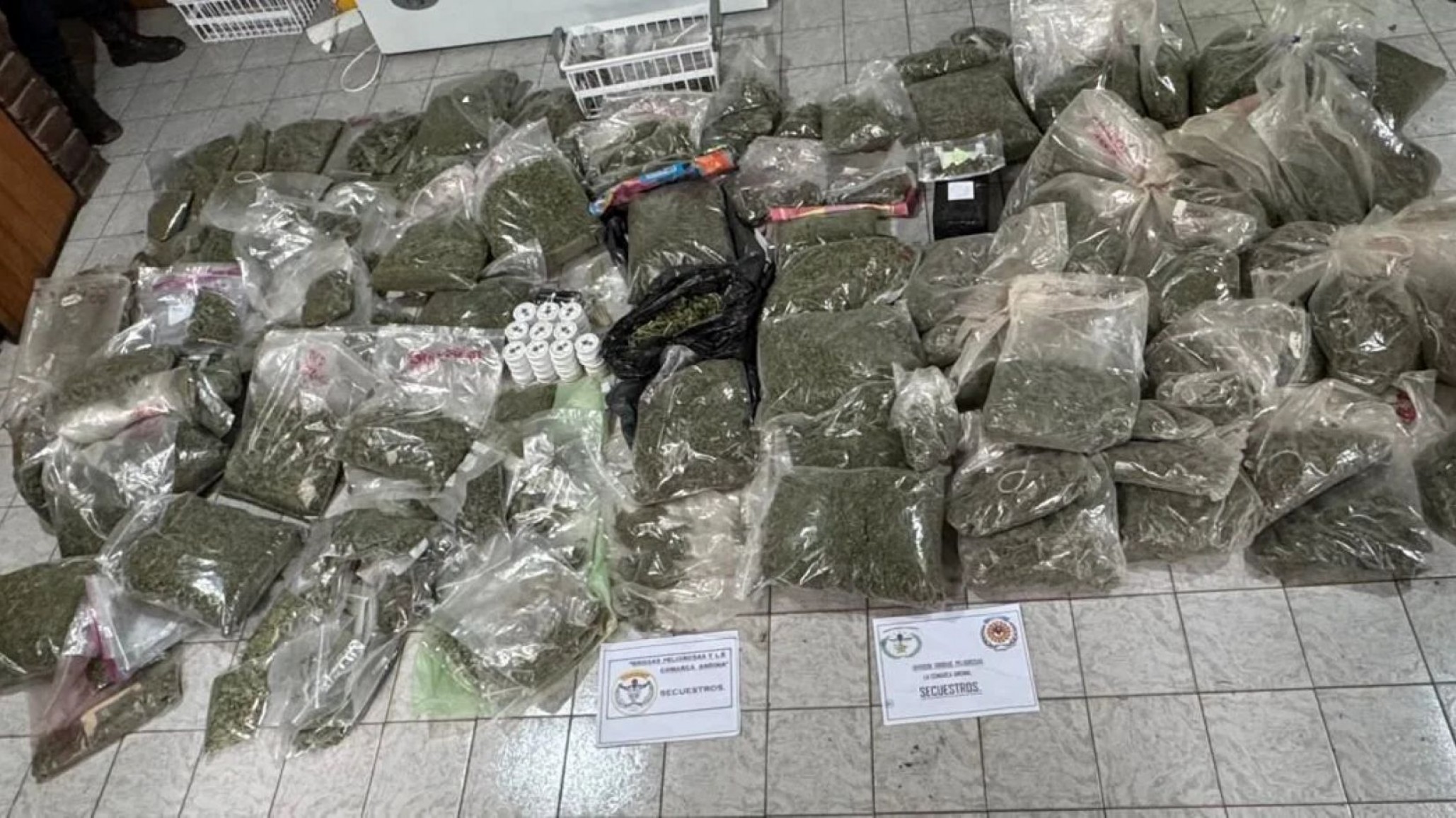 Golpe al narcomenudeo en Chubut: desbaratan una red familiar que operaba con delivery de drogas