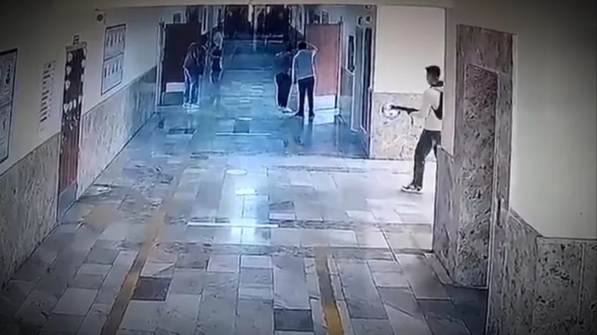 Tiroteo en una escuela de Turquía: un menor le disparó a 16 personas y se suicidó