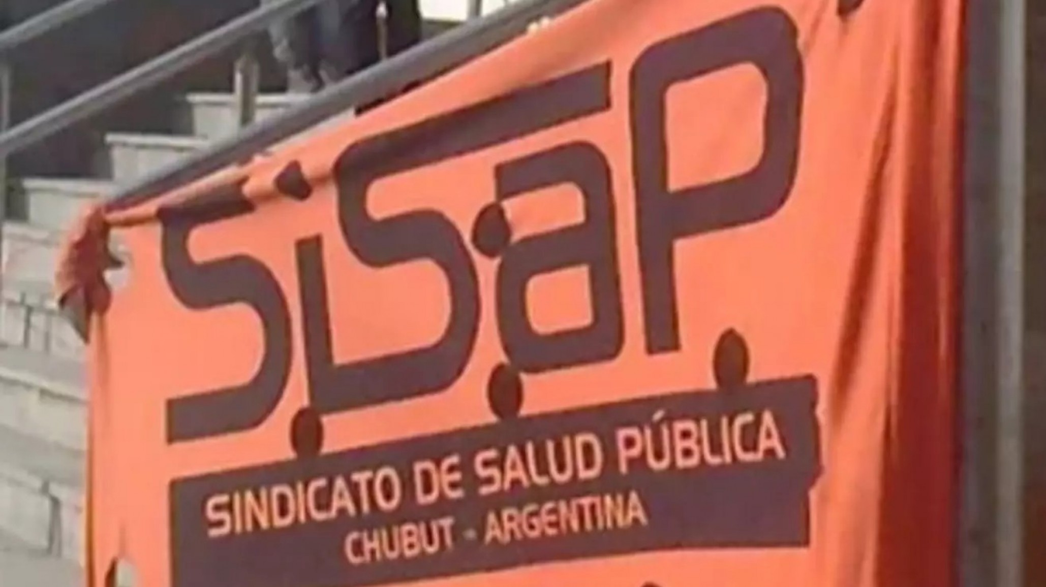 "Perdimos más del 14% en pocos meses": trabajadores de salud intensifican las protestas y no descartan paro