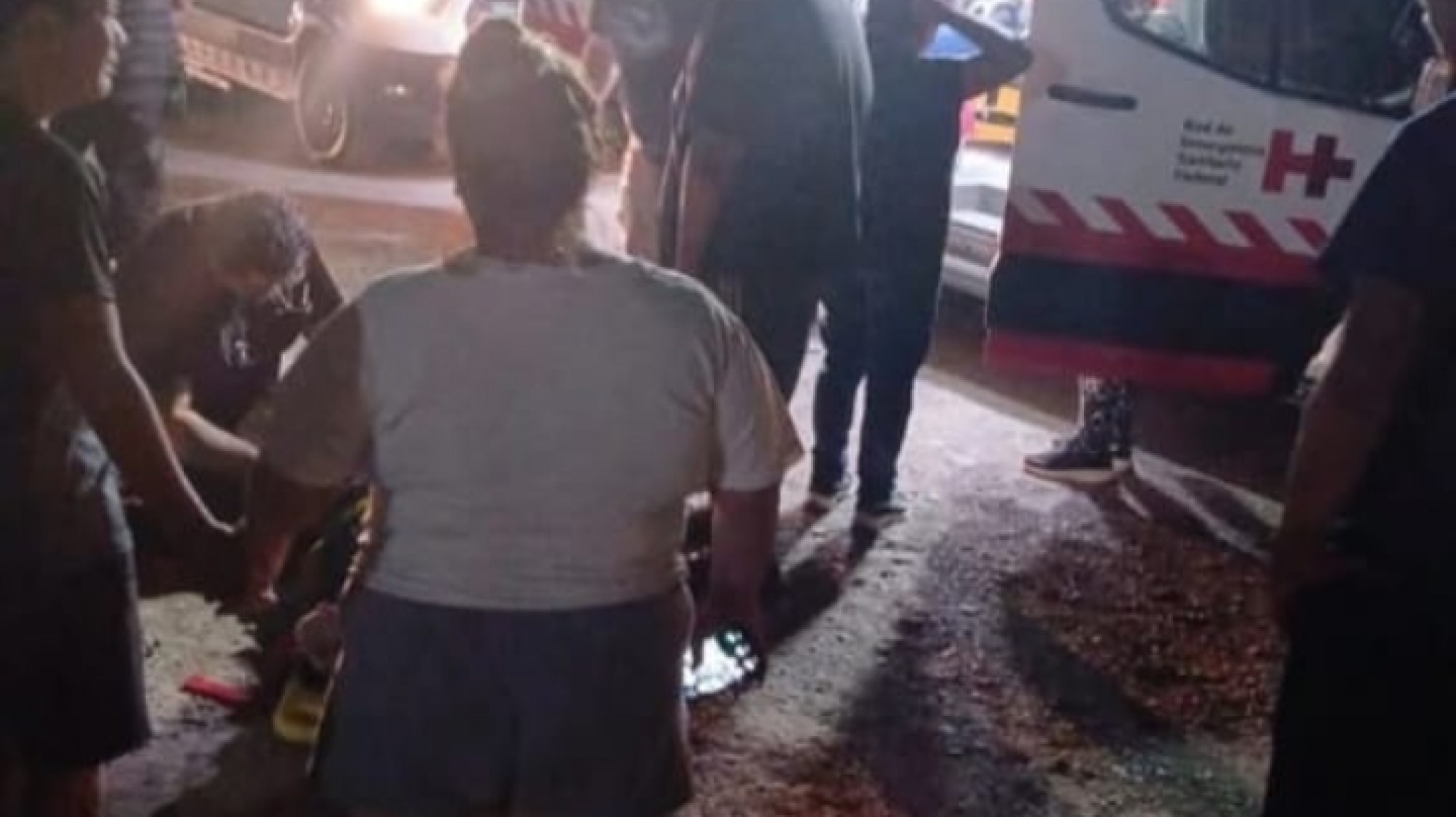 Una camioneta atropelló a dos adolescentes de 13 y 16 años y el conductor se fugó