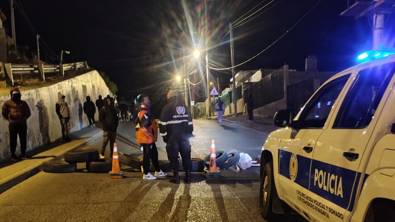 Vecinos del camino centenario levantaron el corte tras reunirse con el intendente