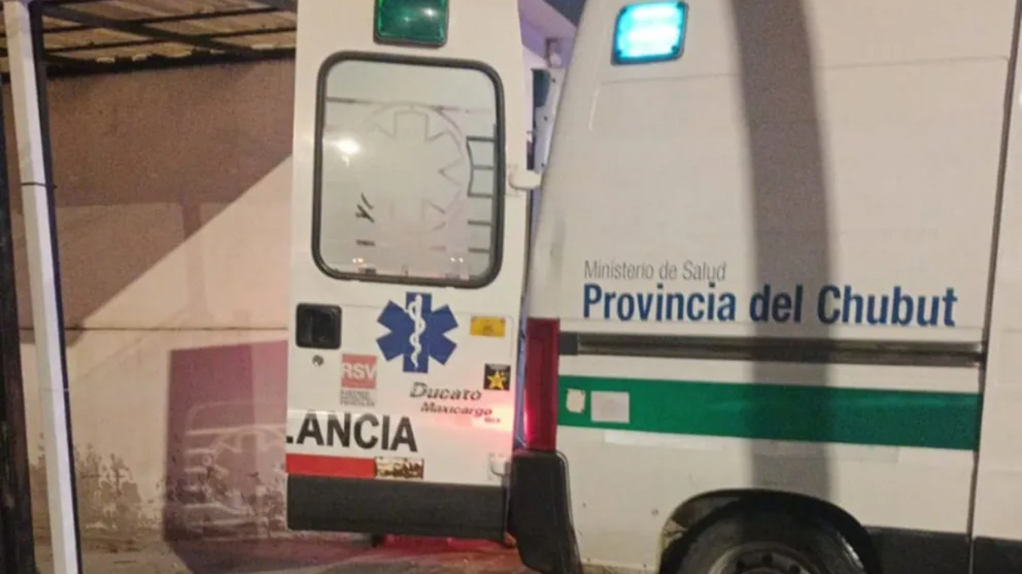 Una mujer murió por presunta intoxicación con monóxido y rescataron a un adulto mayor