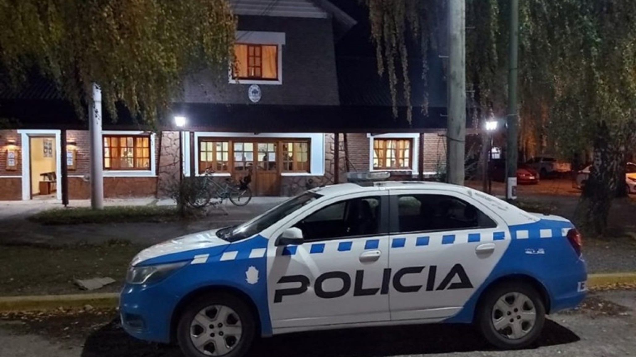 "Andar con un fierro": La atacaron camino al trabajo y la respuesta de la escuela causó indignación