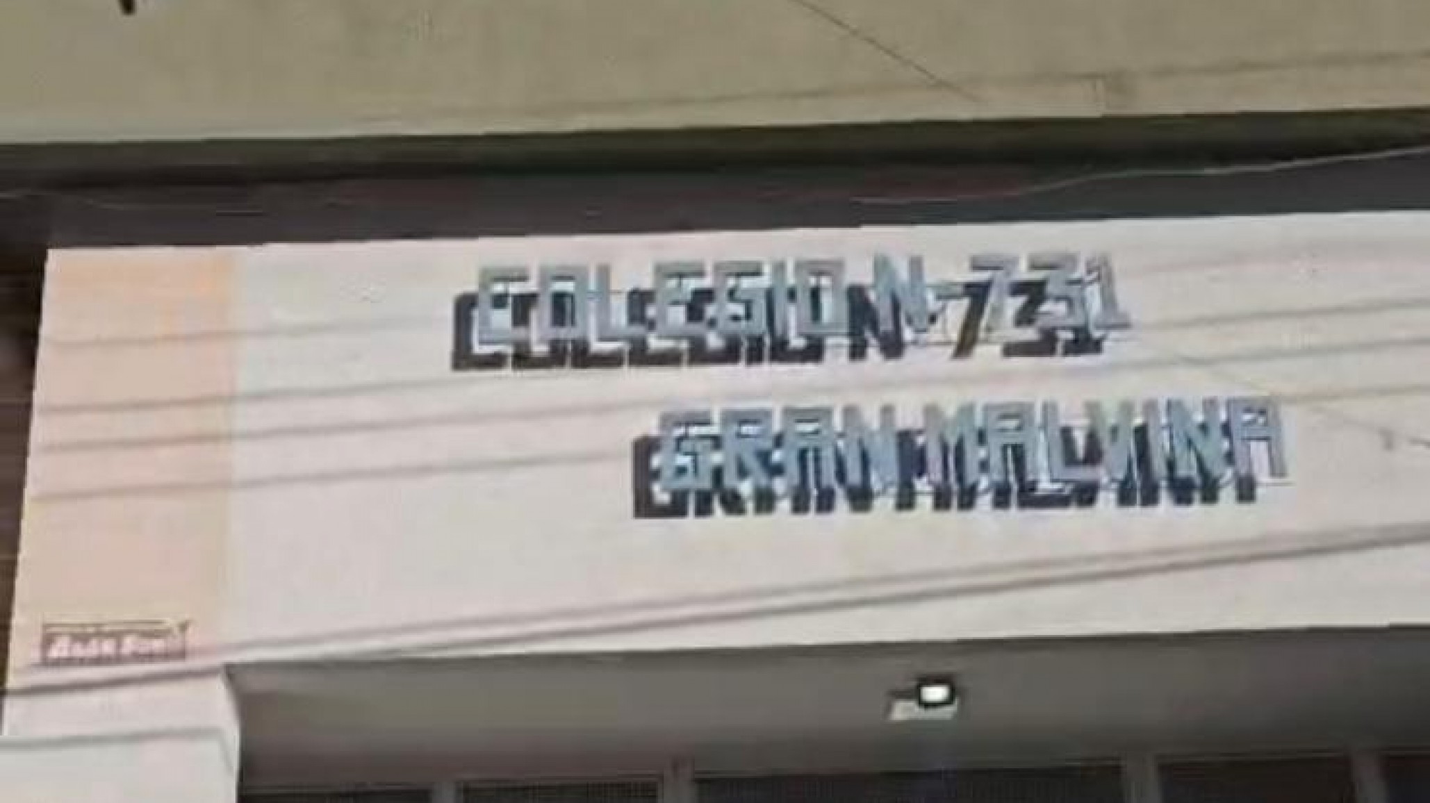 Amenazas de tiroteo: alumnos llevan los útiles en la mano o en bolsas en Comodoro