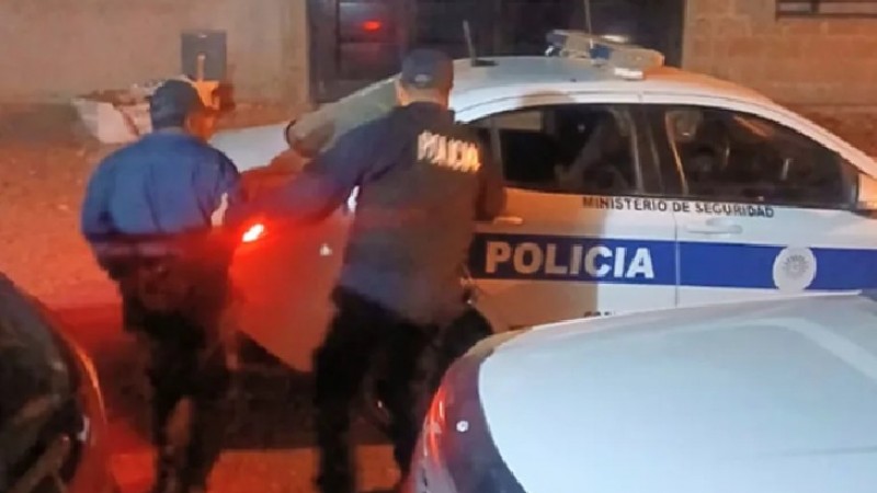 Violó la perimetral, agredió a su ex y se quedó dormido: terminó detenido en el barrio Moure