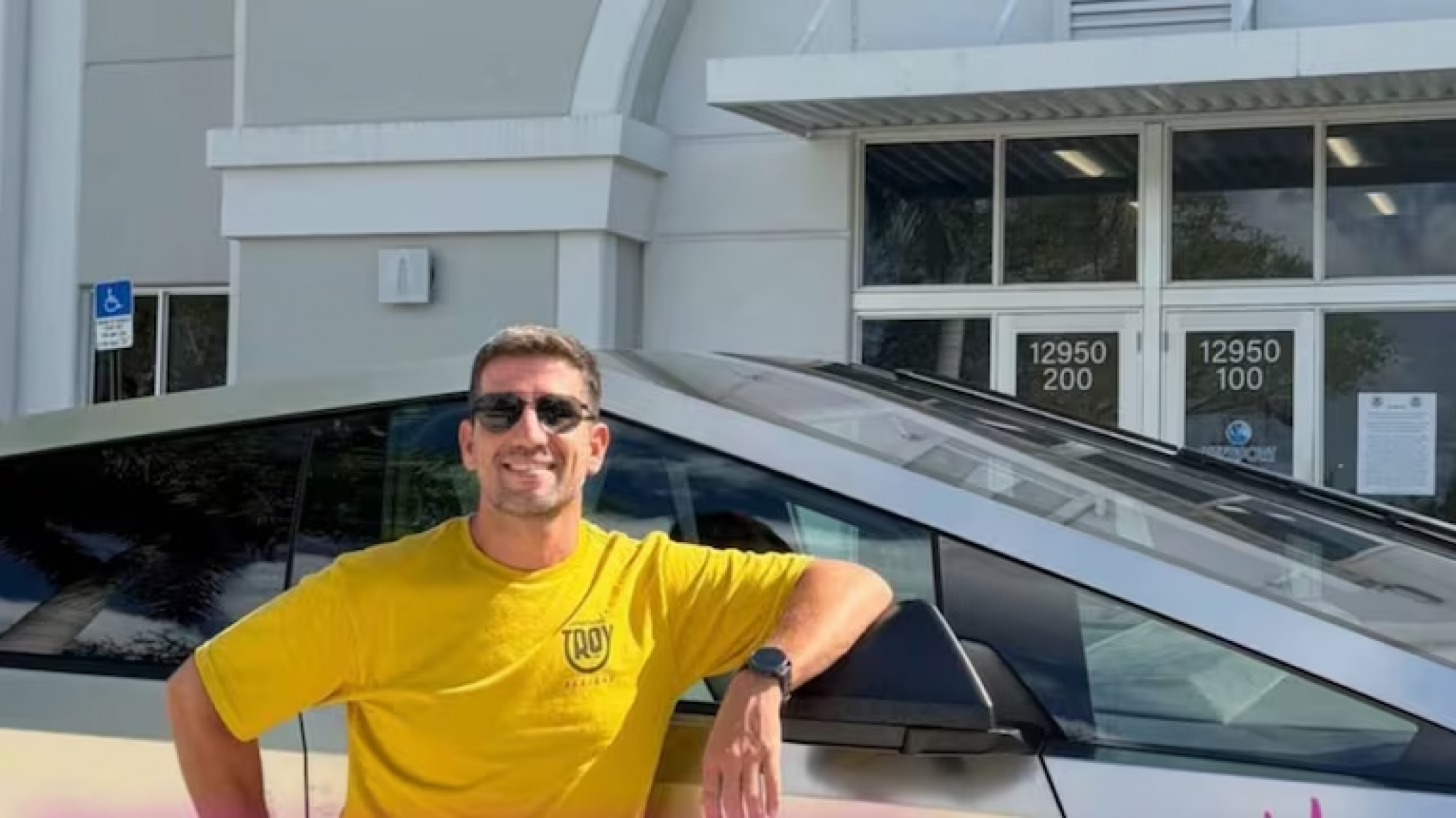 Denuncian al diputado libertario que apareció en el Congreso con una Tesla Cybertruck de más de US$100 mil