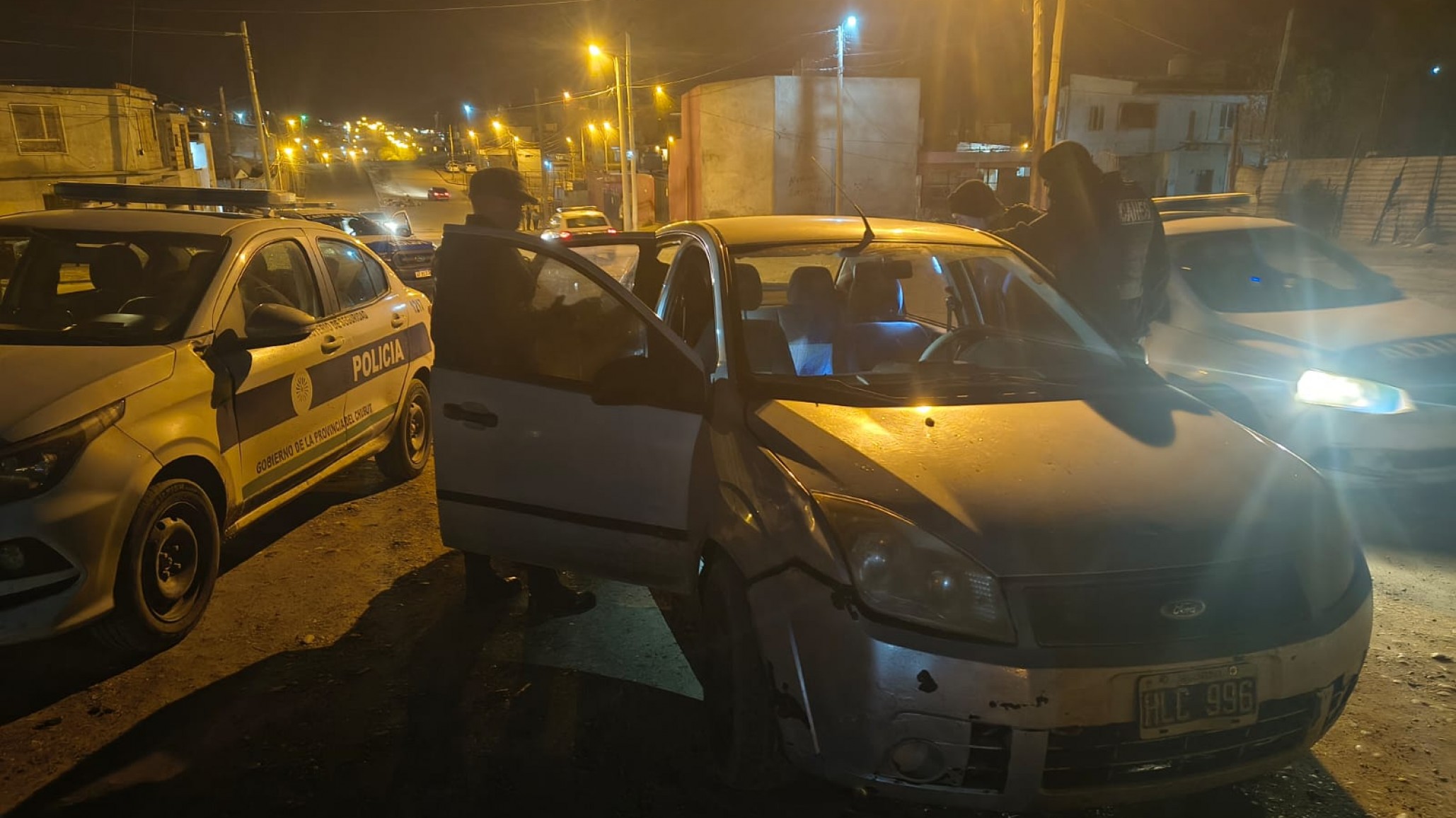 Intentó escapar de la policía, abandonó el auto y encontraron cannabis en el interior