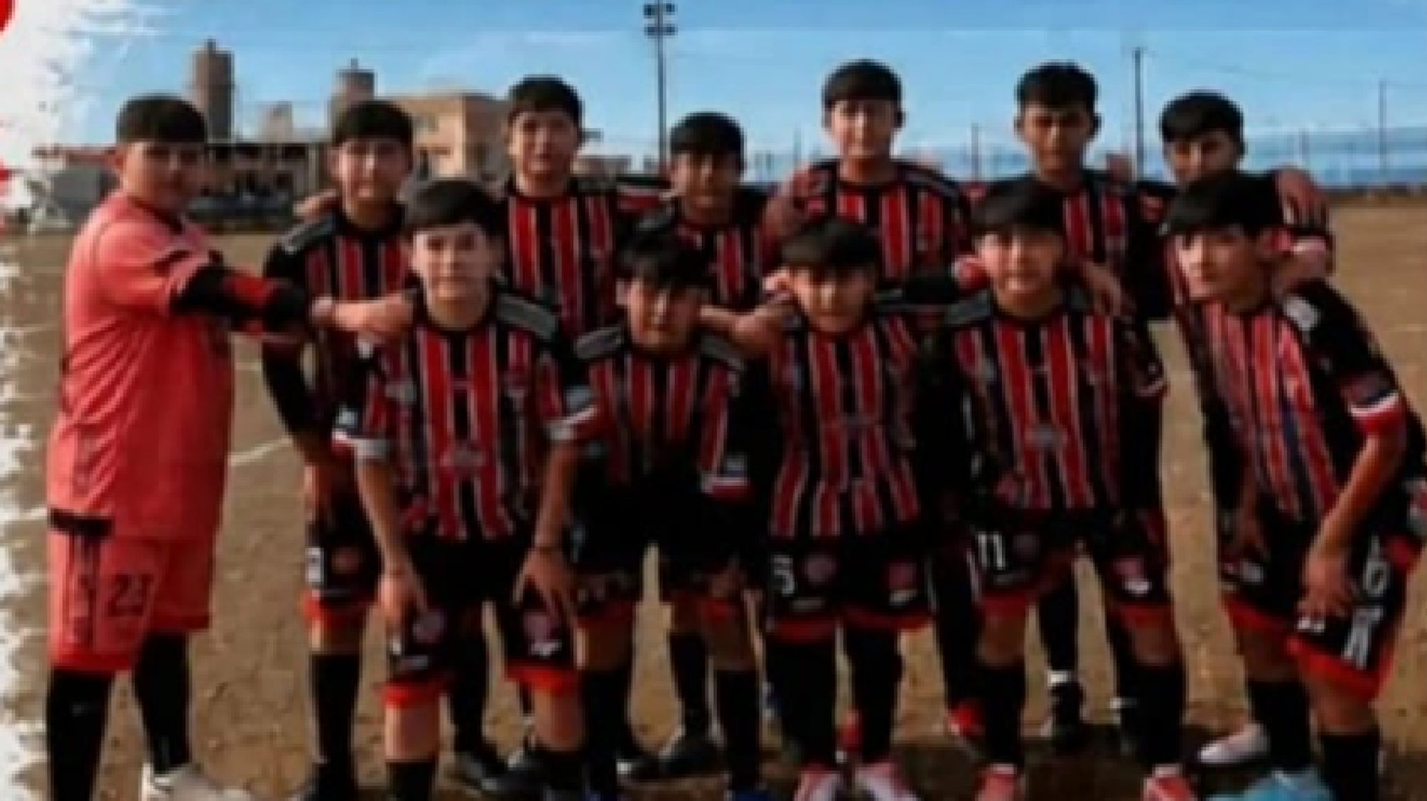 El fútbol como refugio: La conmovedora campaña del Club Stella Maris para que ningún chico juegue descalzo