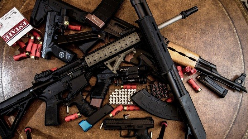 Ofrecen $5 millones de recompensa por ocho prófugos acusados de tráfico internacional de armas