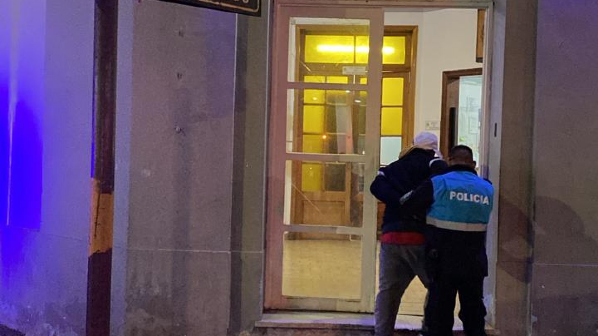 Demoraron a un hombre en el centro por insultar a policías y negarse a identificarse