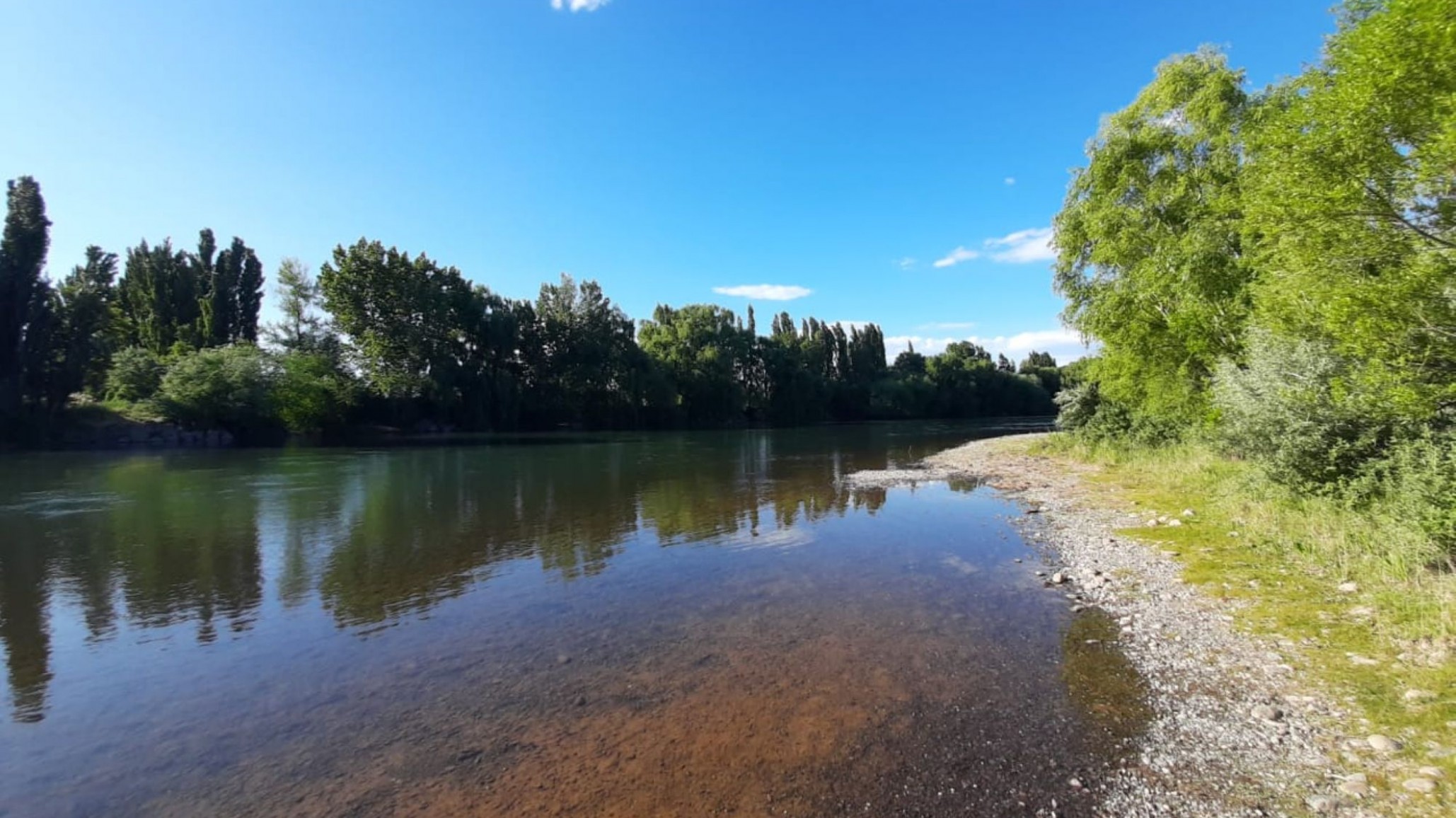 Se arrojó al río Neuquén para escapar y desapareció: nueve días de intensa búsqueda sin resultados