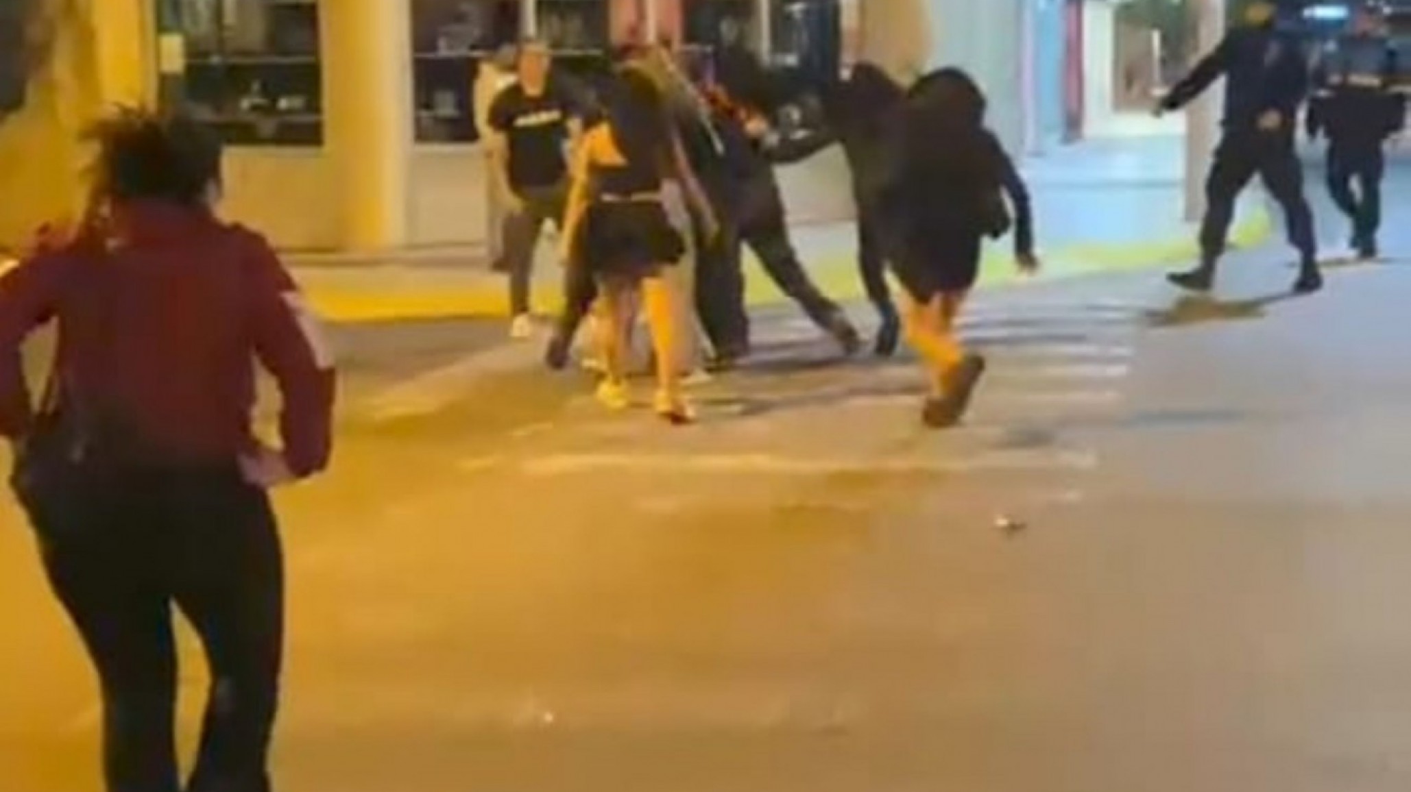 Trelew: caos, pelea y corridas a la salida de un boliche en pleno centro