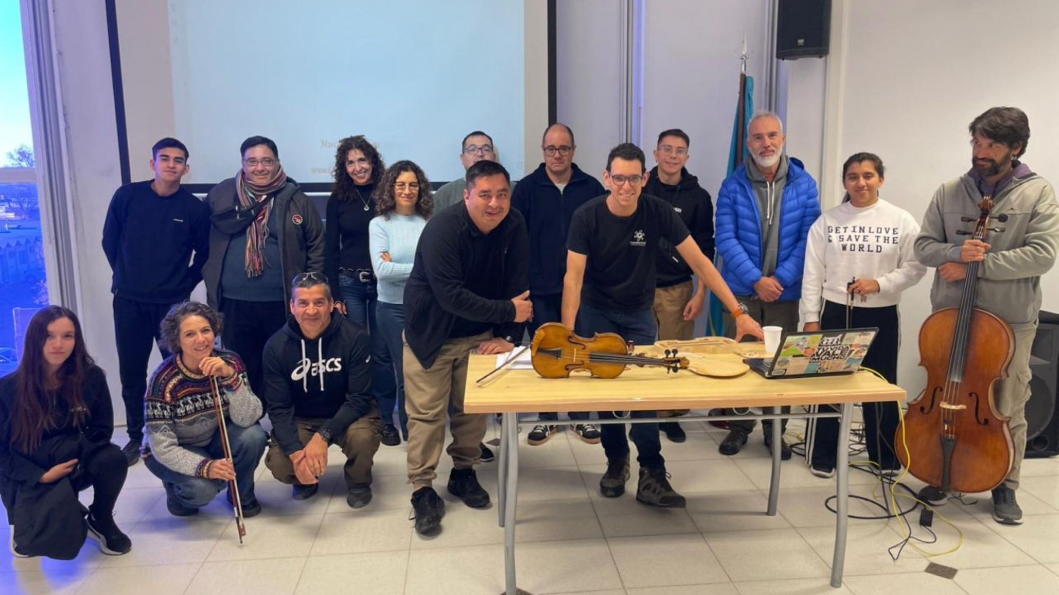 Provincia realizó una charla abierta sobre luthería destinada a músicos y estudiantes