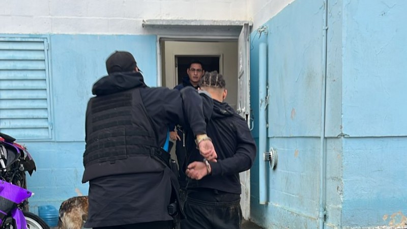 Detuvieron a un hombre acusado de violencia familiar y resistencia a la autoridad en el barrio Moure