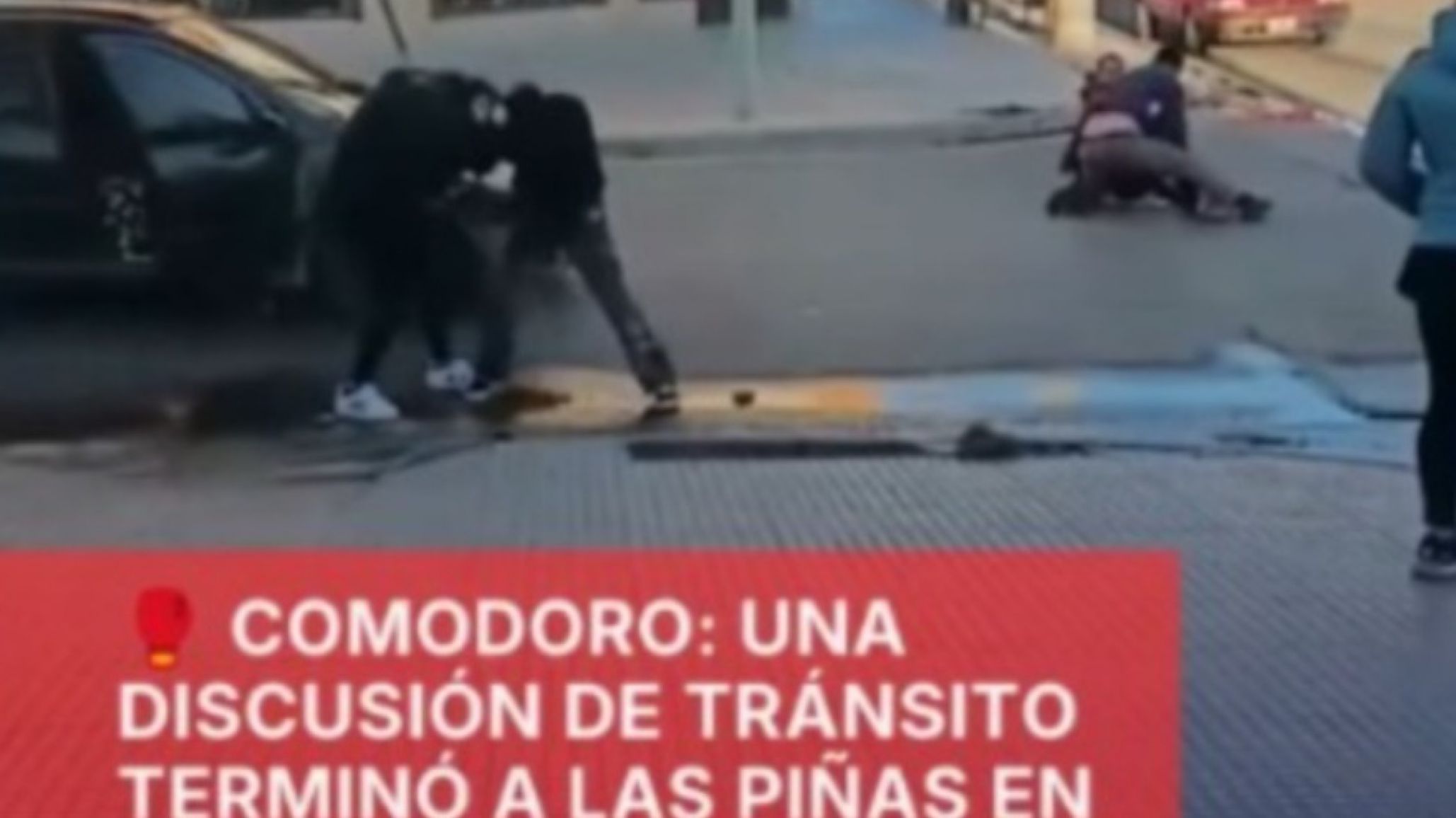 Comodoro: una discusión de tránsito terminó a las piñas en plena avenida Roca