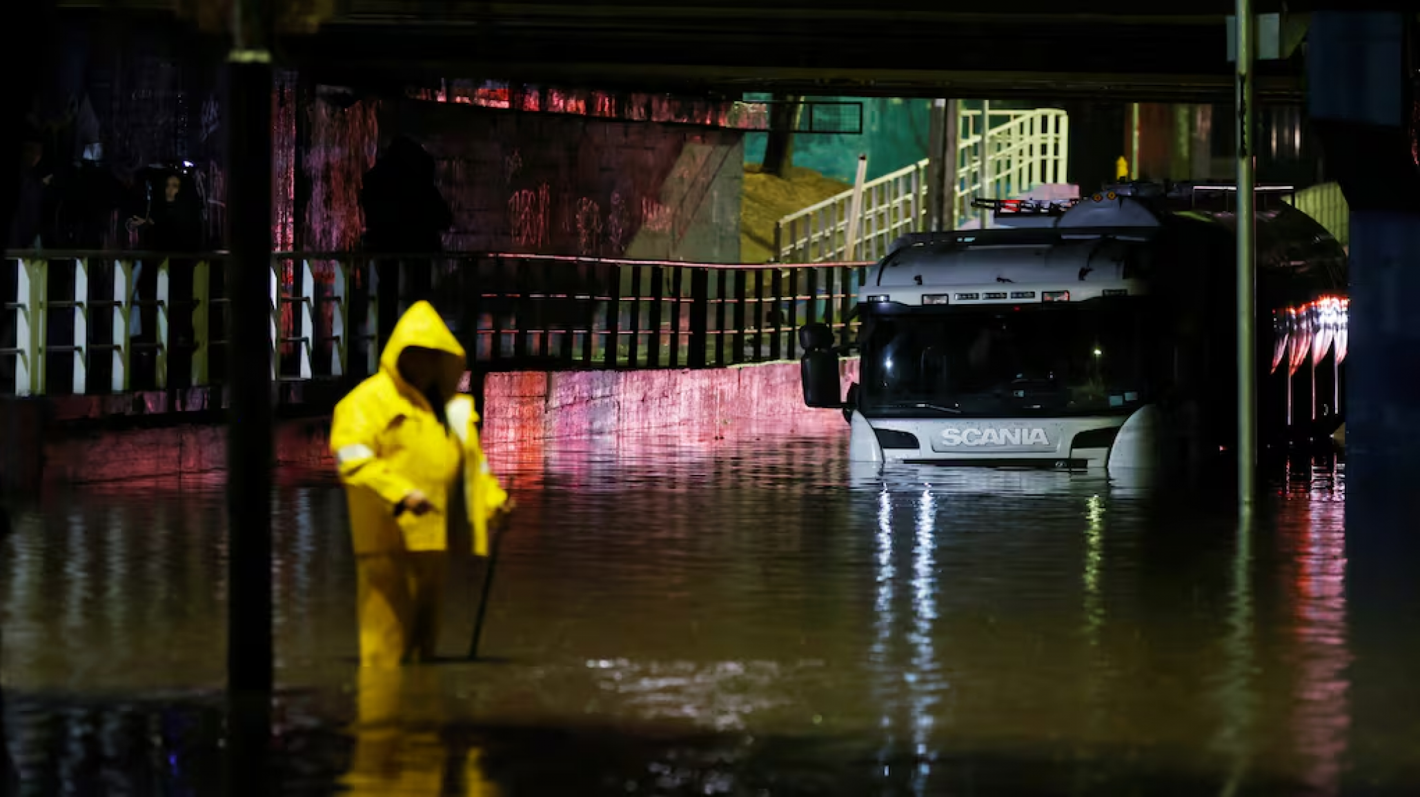 Feroz temporal deja cuatro muertos, miles de evacuados y mantiene la alerta roja en Chile