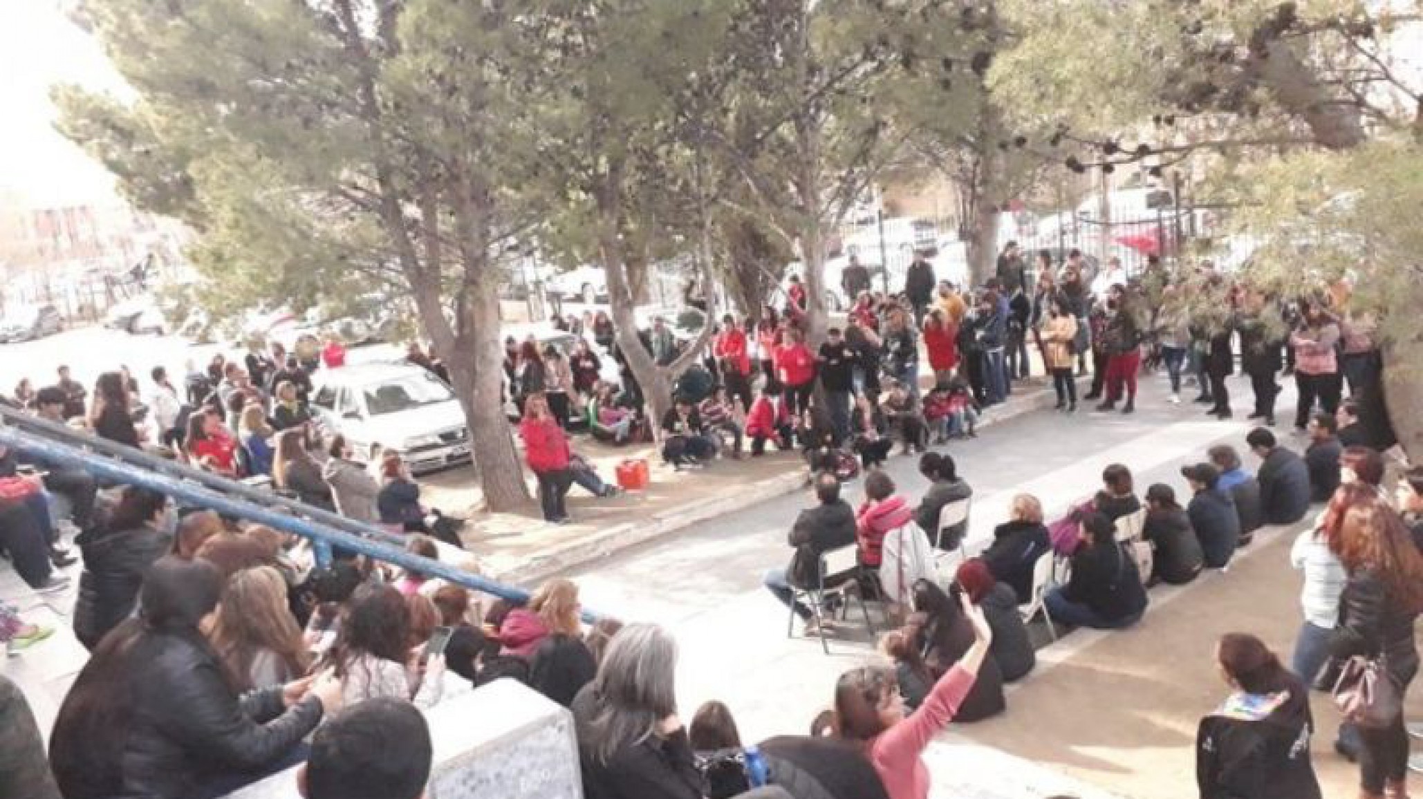 Los docentes siguen de paro y en la ruta