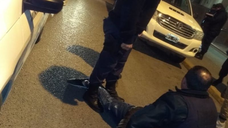 Quiso robar una camioneta y le pegó por lo menos ocho tiros a un hombre