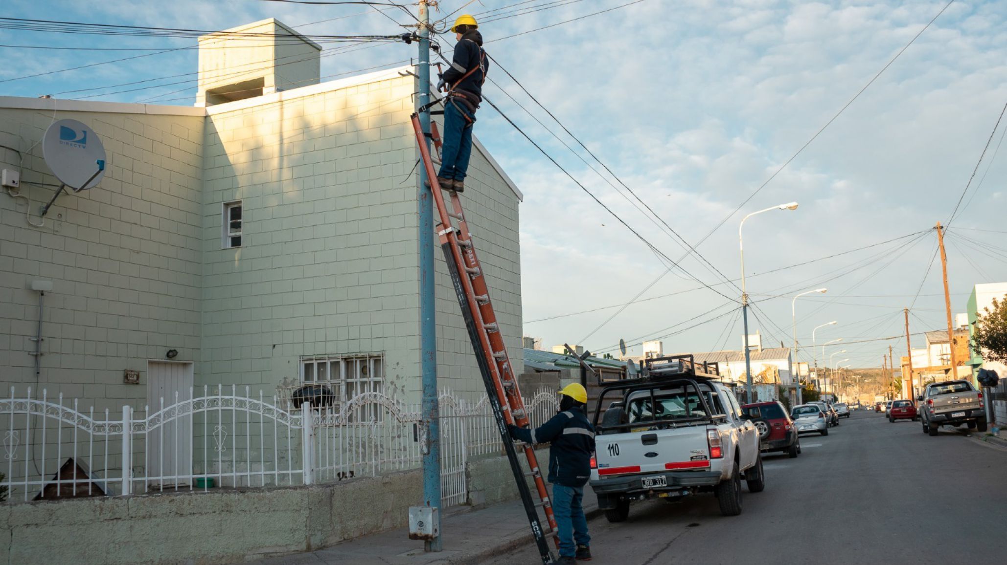 La SCPL avanza con el tendido de fibra óptica para ofrecer cobertura a más de 1200 familias de Comodoro