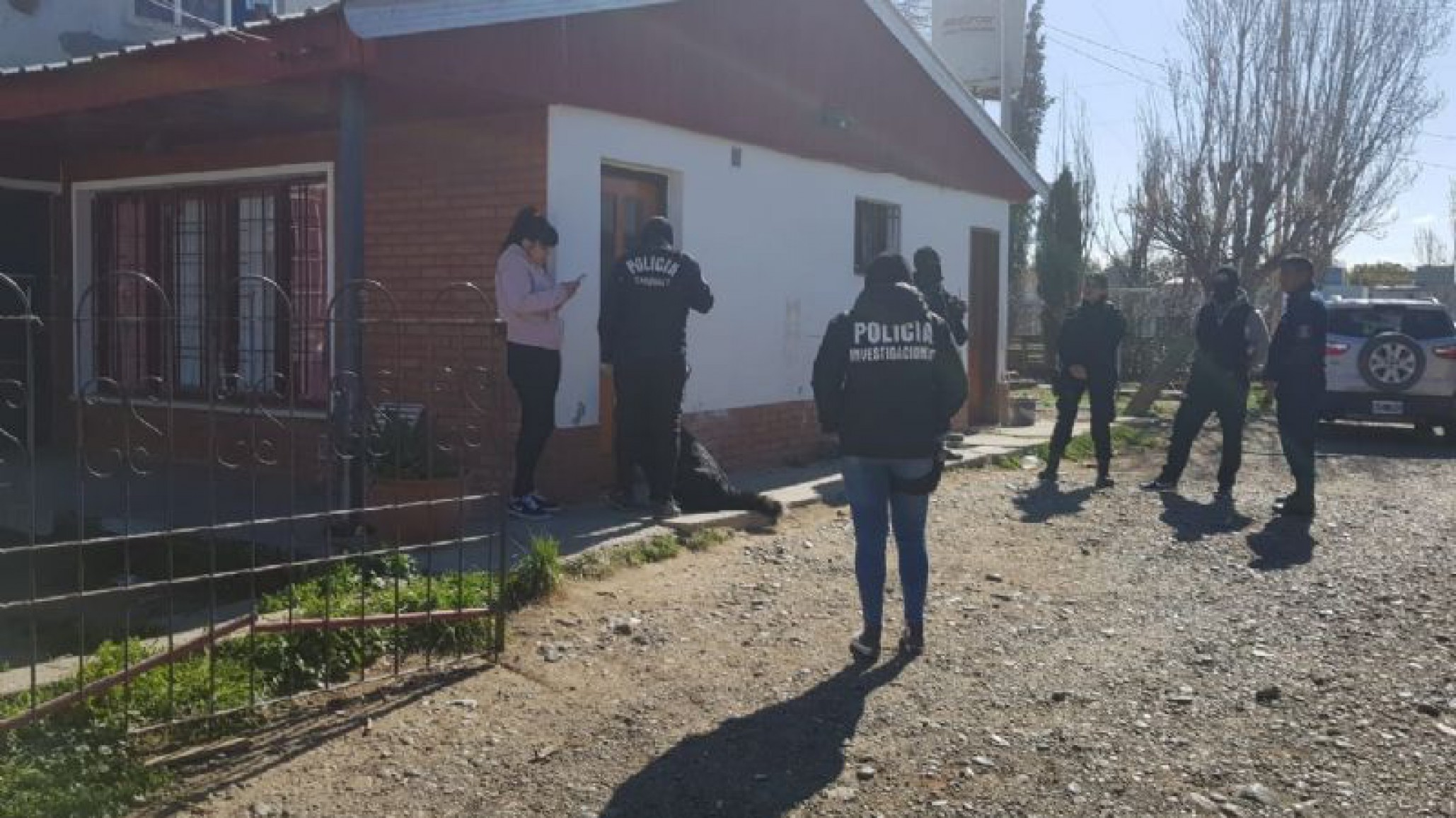 Se realizaron dos allanamientos en domicilios y se secuestraron elementos robados y un arma de fuego