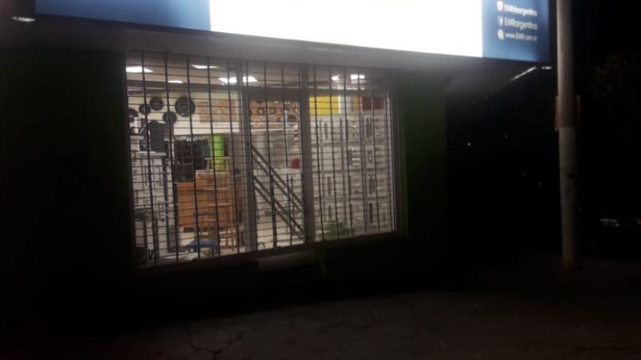 Robaron un comercio y se llevaron una gran suma de dinero