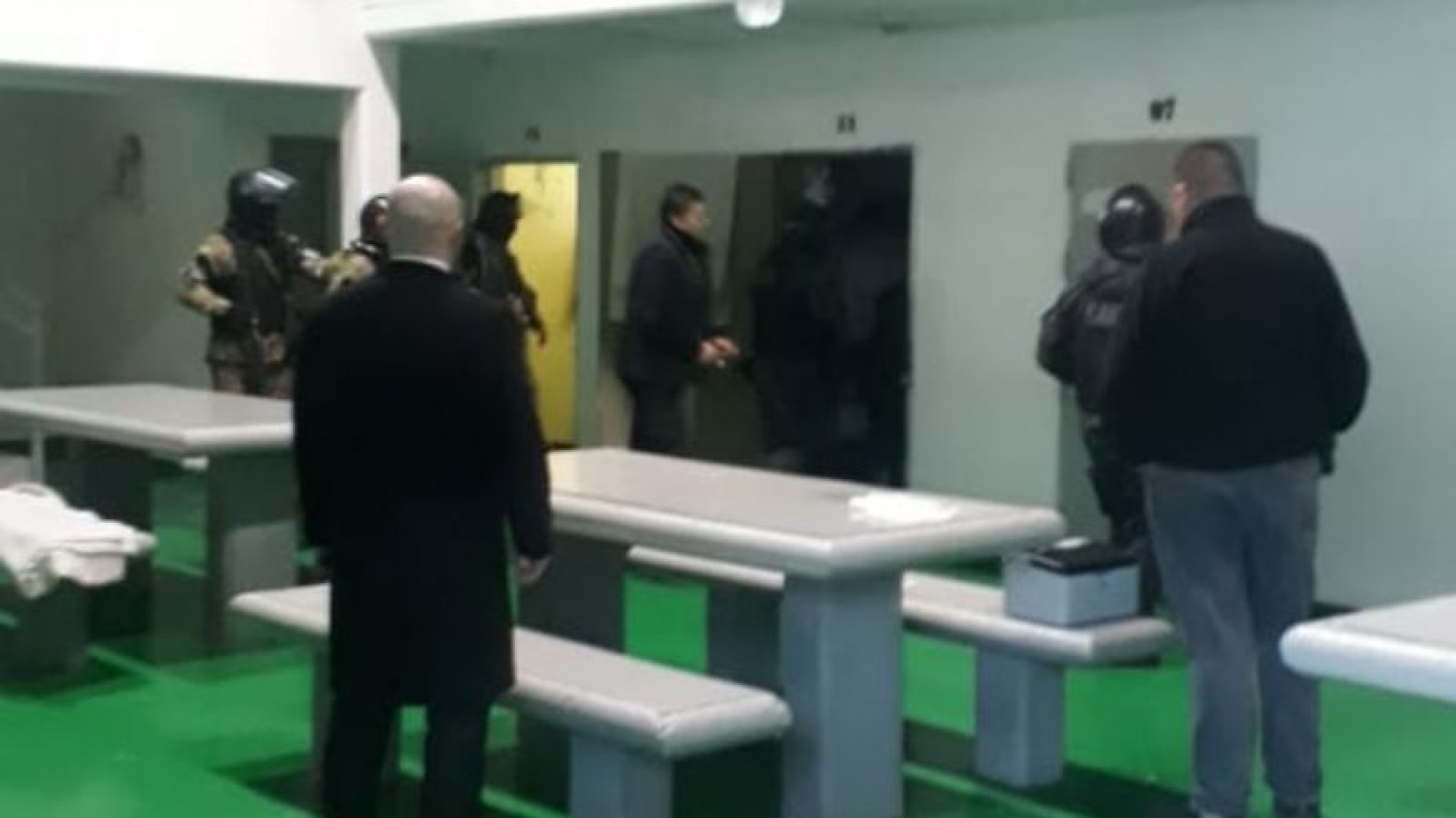 Allanamientos simultáneos por extorsión con fotografías