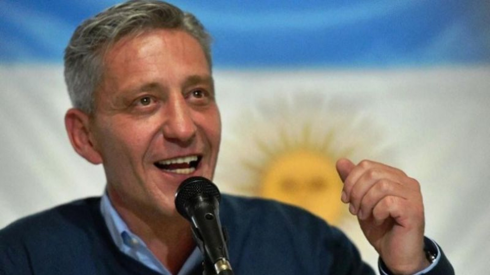 Arcioni presentó proyecto para el aumento de los sueldos políticos