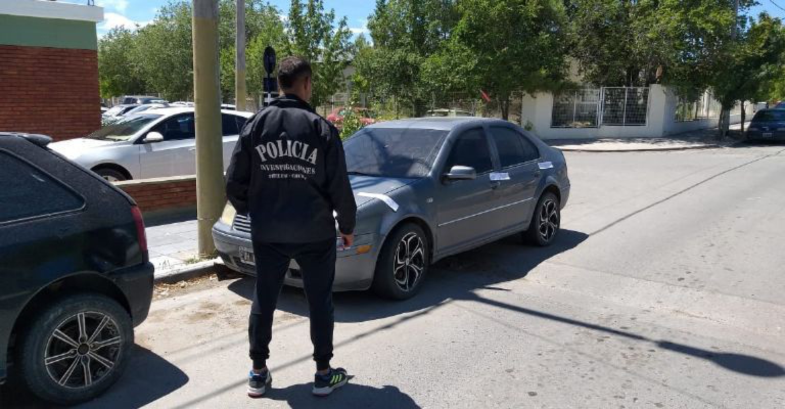 Siete allanamientos en Trelew por el caso de falsificación de órdenes de entrega de autos secuestrados y cobro de multas