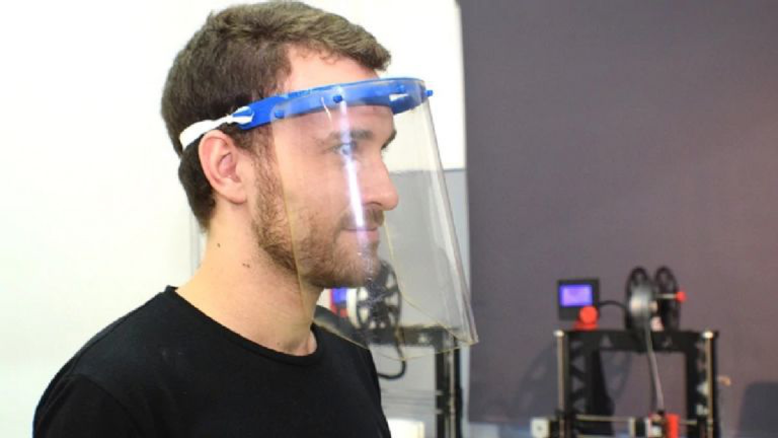 Ingenieros argentinos del ejército fabrican máscaras sanitarias y respiradores