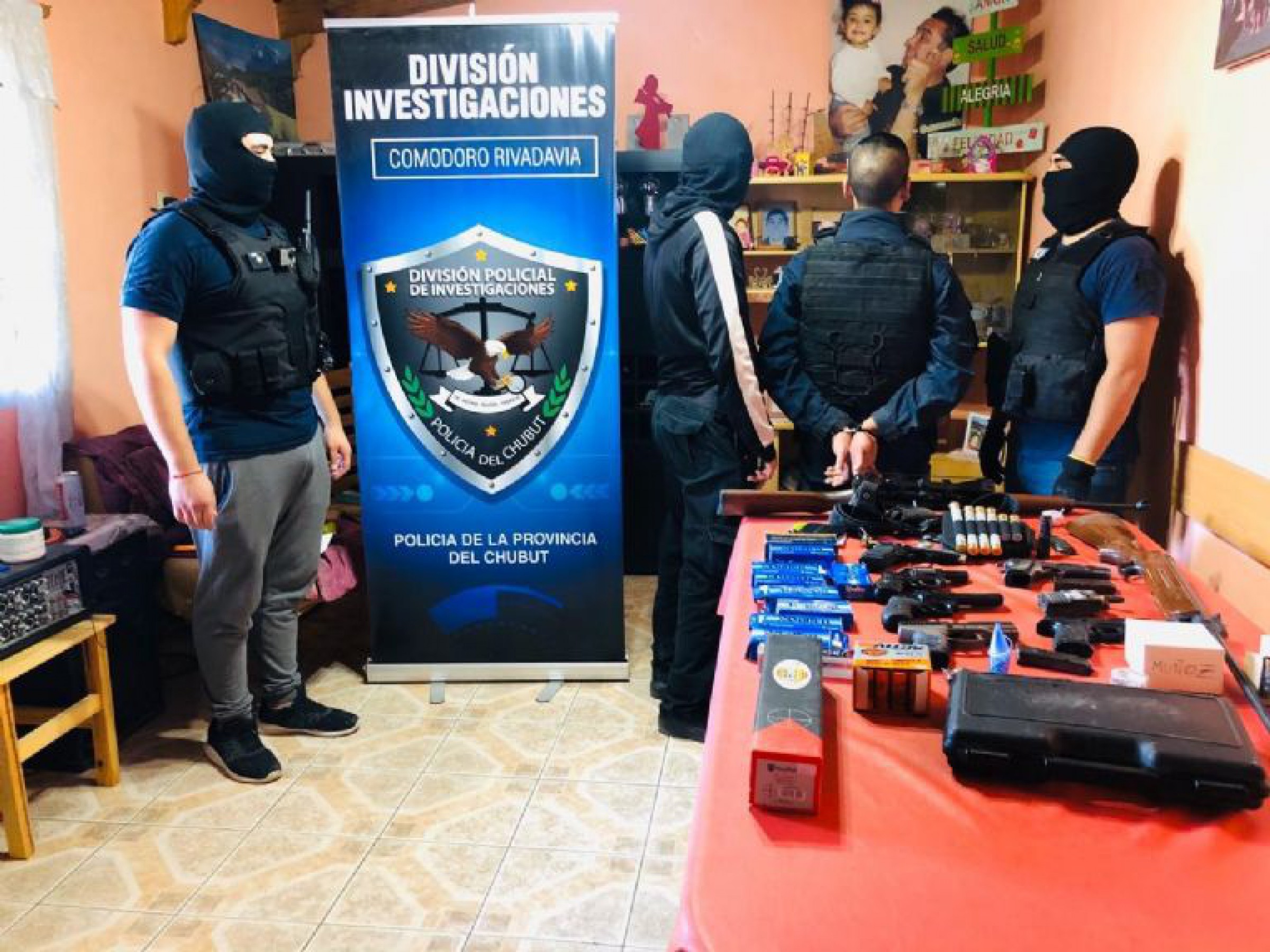 Abuso de armas y amenaza agravada: Investigación a un policía que efectuaba disparos intimidando a los vecinos