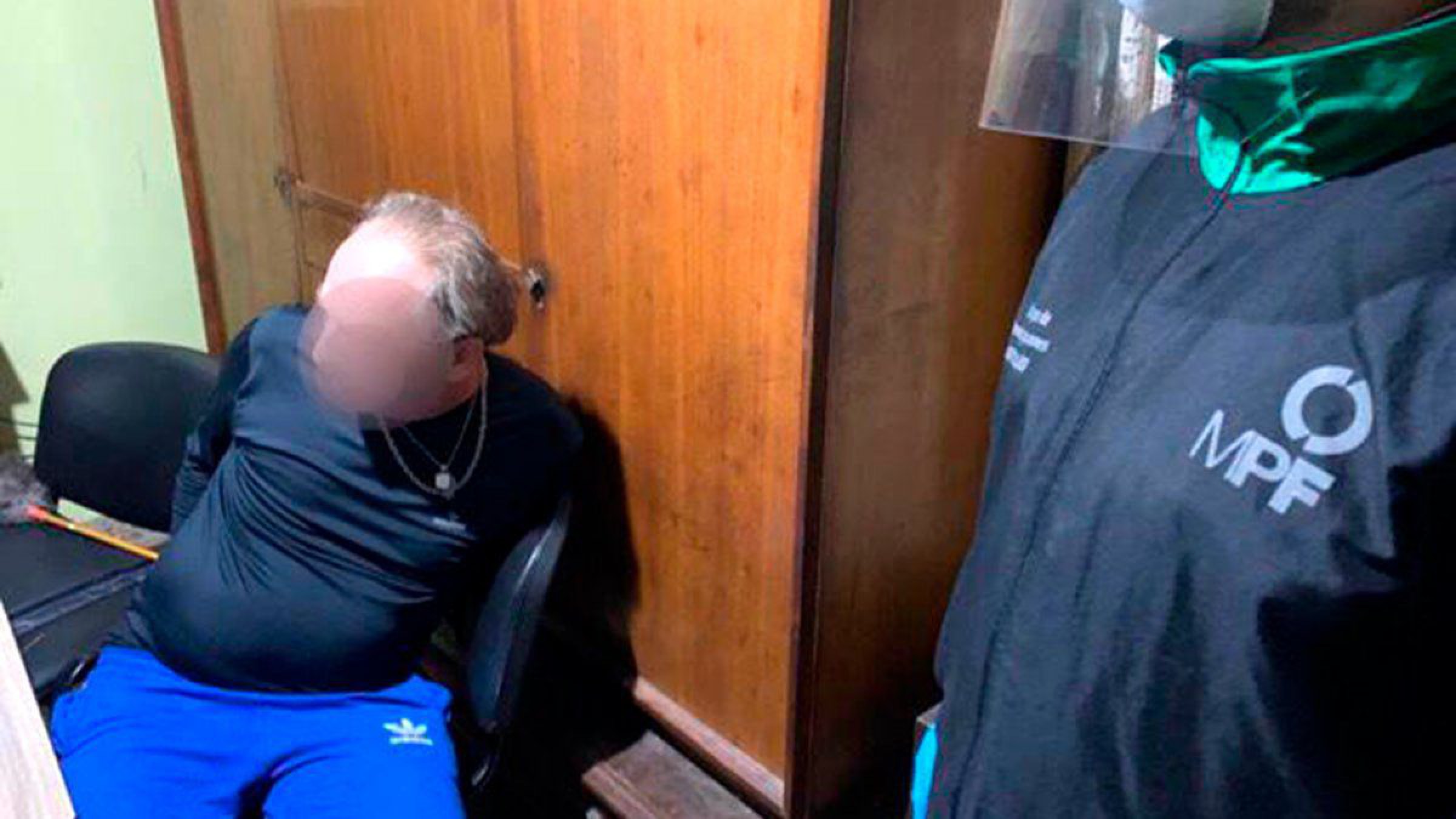 Maestro de primaria, en la cama con un alumno de 14 años