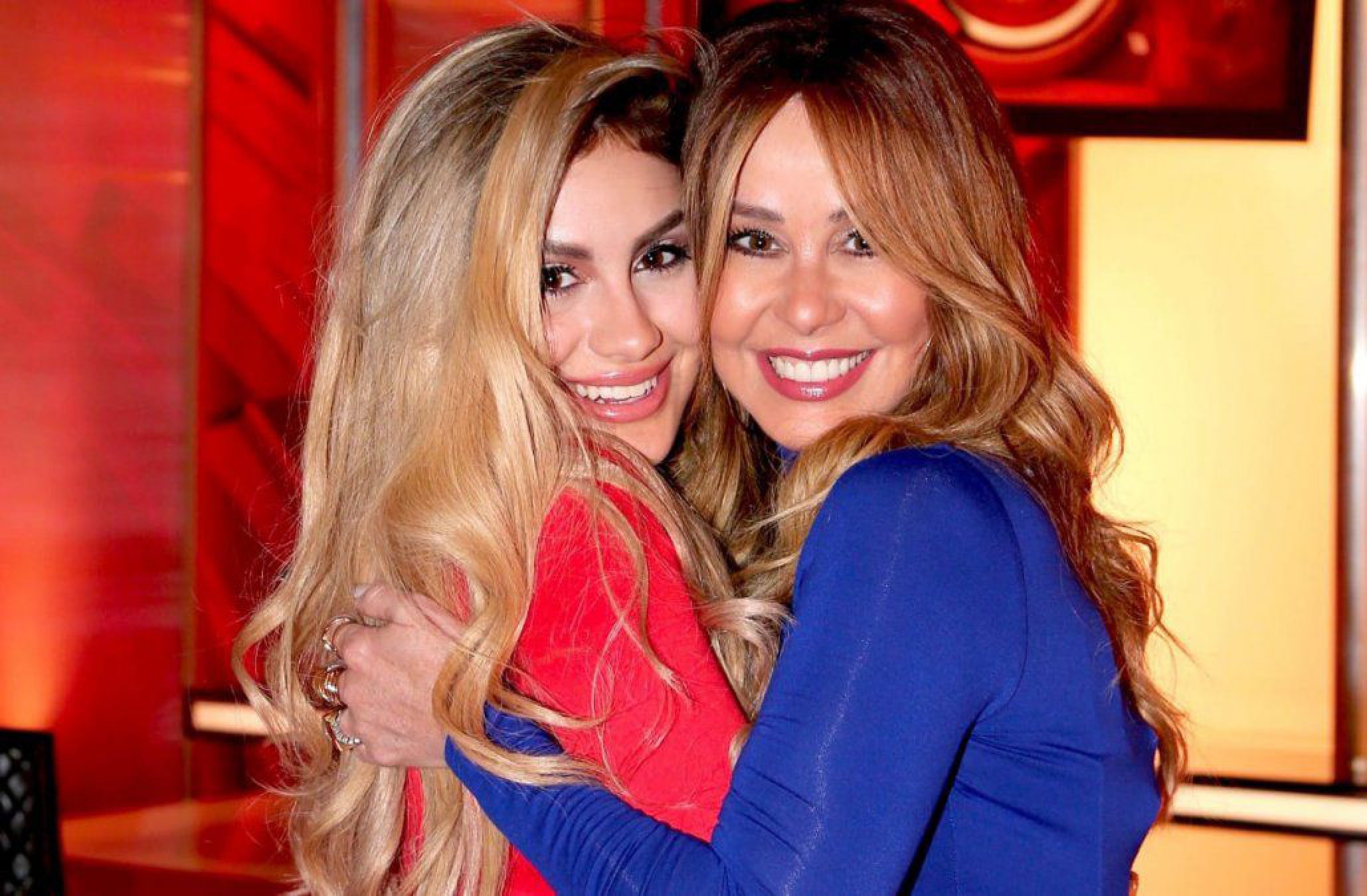 Alexa Dellanos mostró sus encantos a plena luz del día