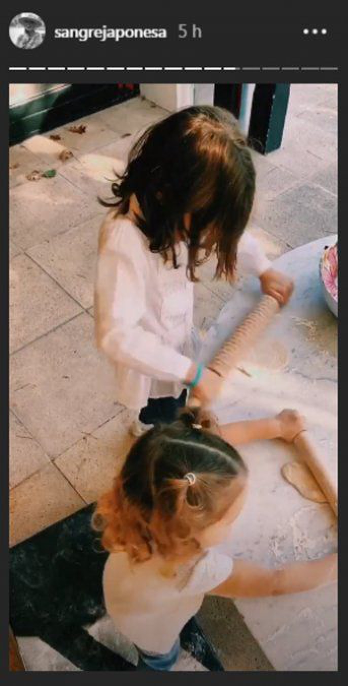 La China Suárez compartió un dulce video de sus hijas ayudándola a cocinar