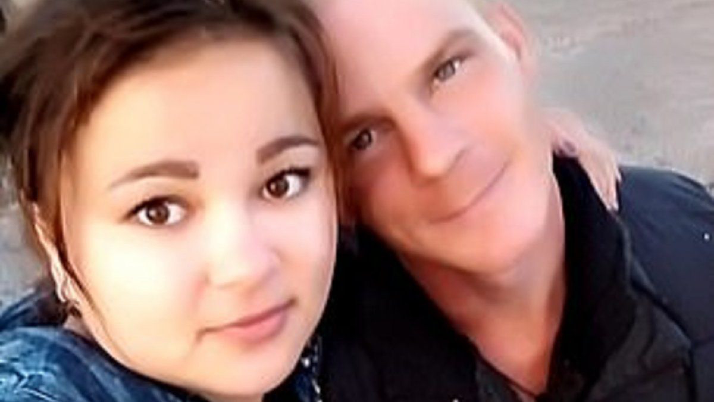 Pareja abandonó a mellizos para ir de fiesta: uno murió y el otro está grave