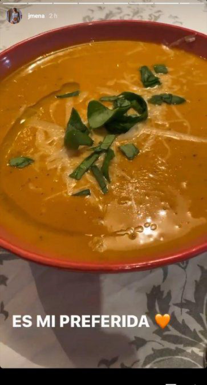 Jimena Barón volvió a la casa de Daniel Osvaldo y lo conquistó con su comida