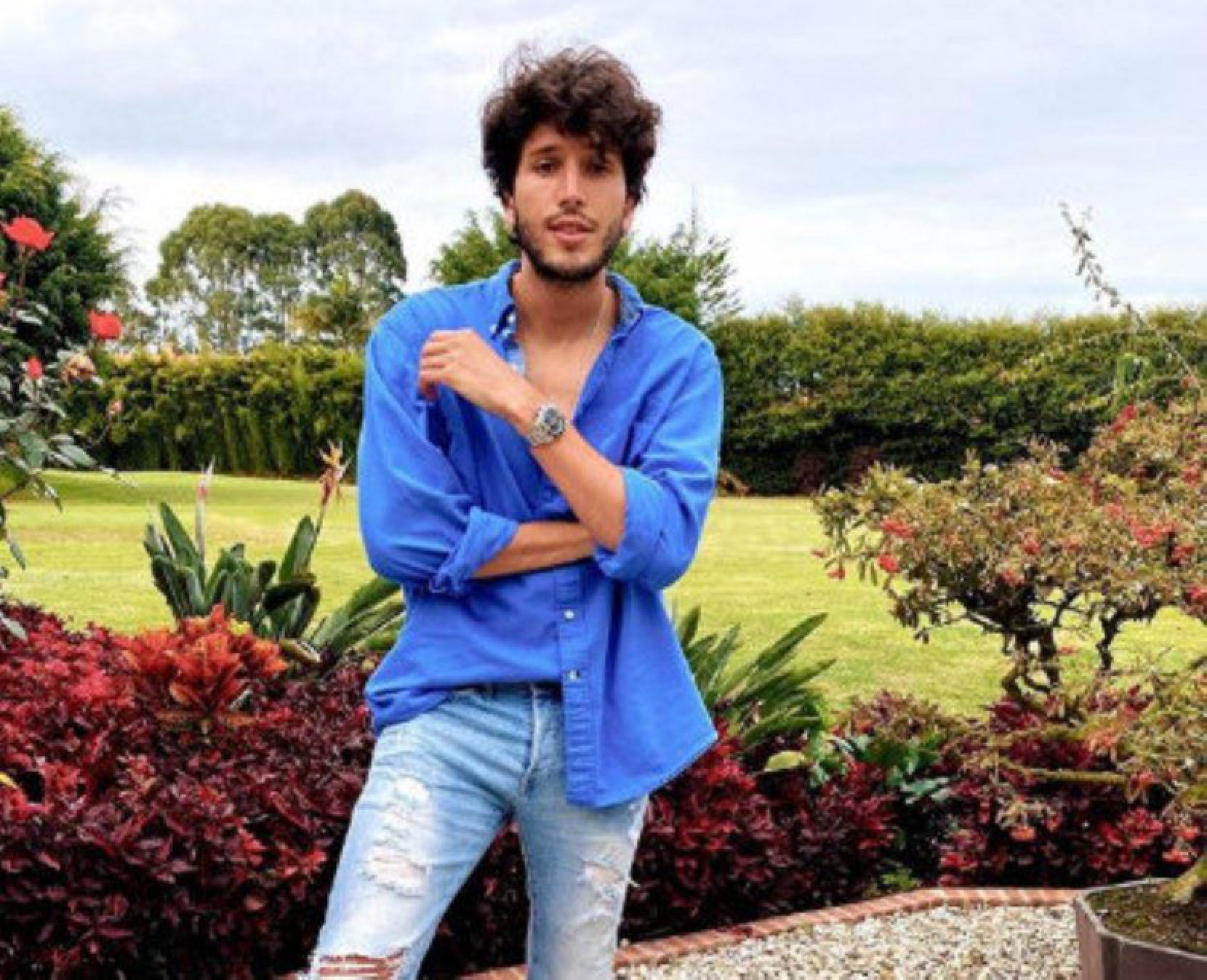 Sebastián Yatra se cansó de las críticas por dormir con sus padres