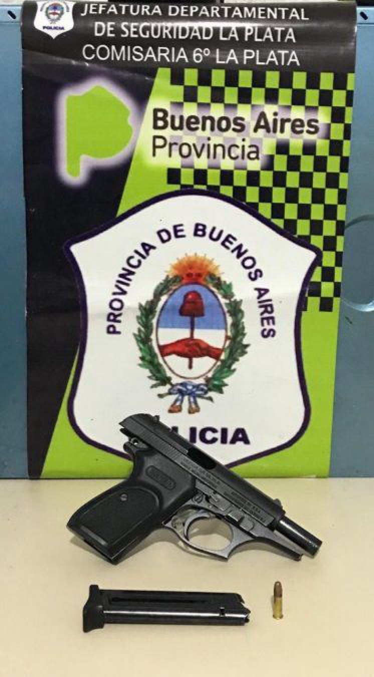 Brutal pelea: remisero con machete, playero responde a tiros