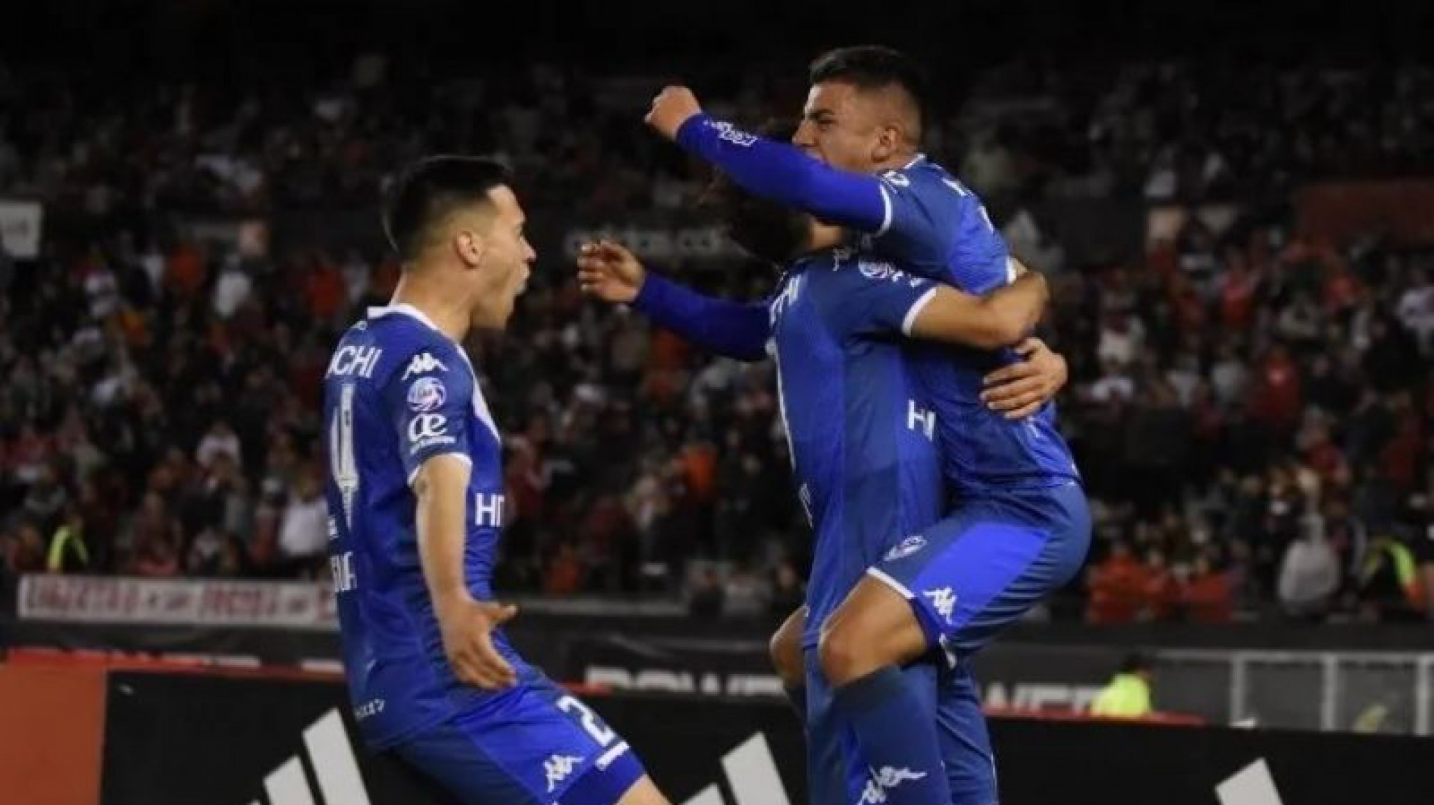 Vélez abandonó su libreto y derrotó a River