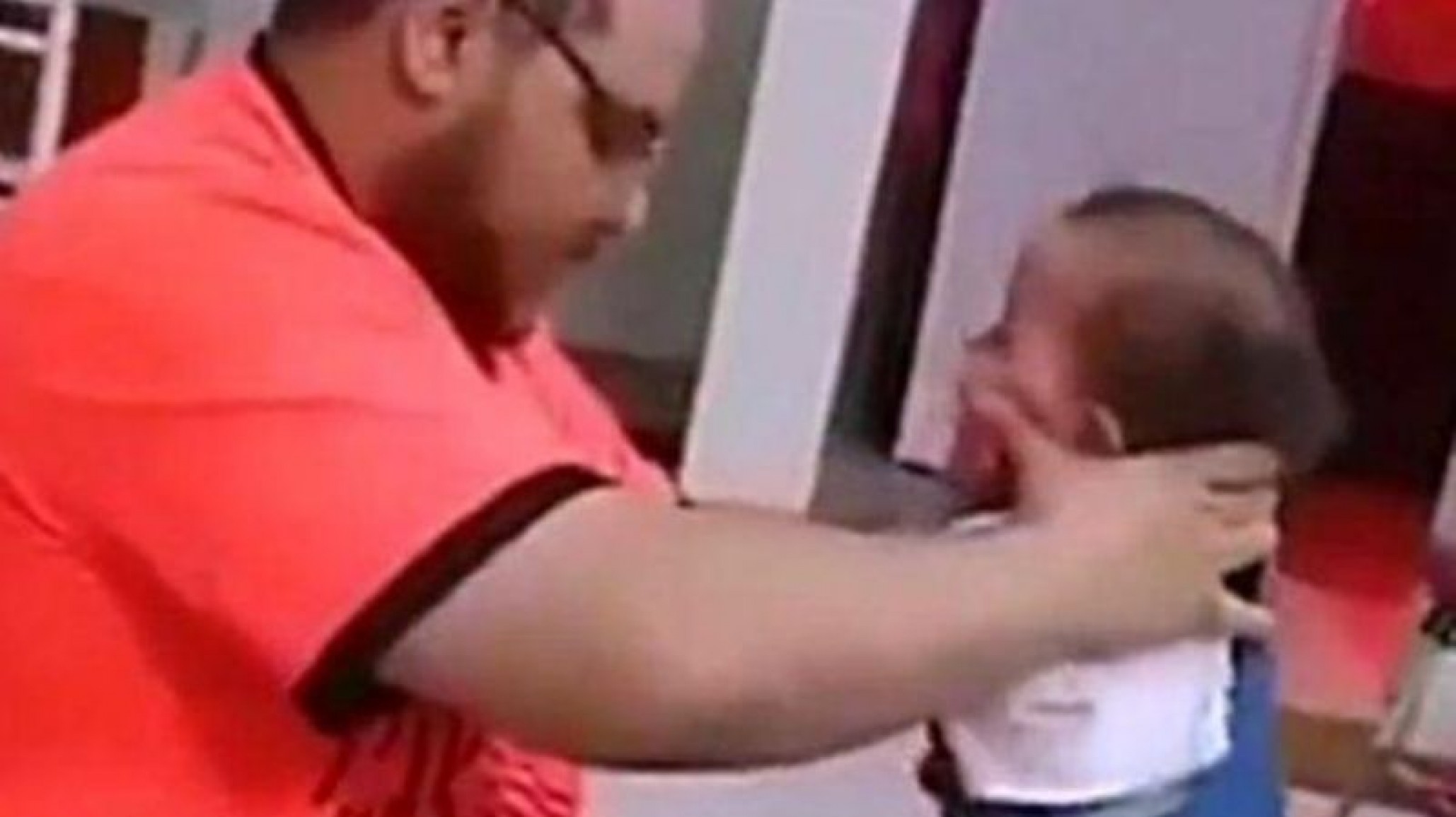 Padre palestino arrestado por torturar a su beba