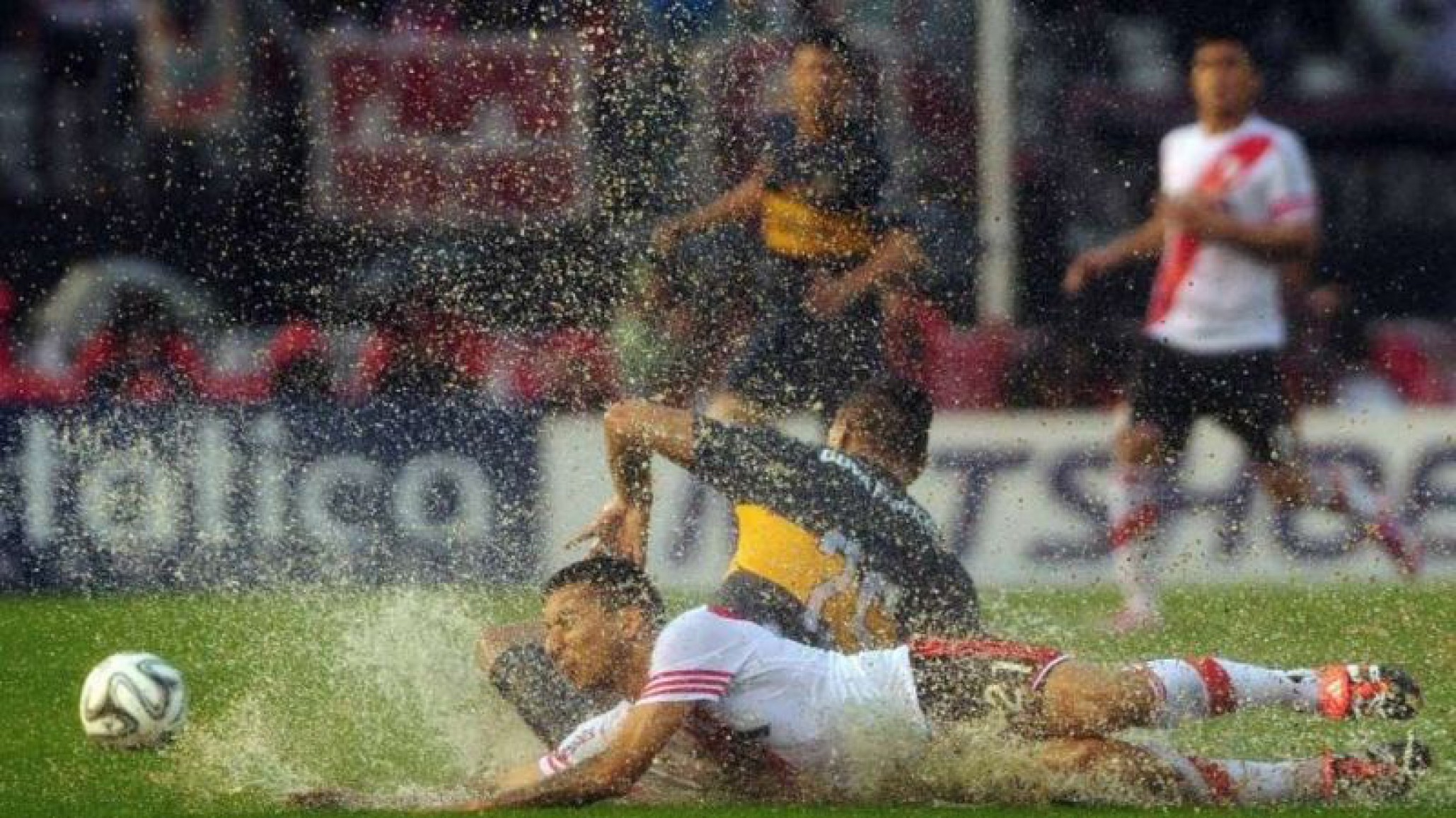 Otra alerta roja, pero en Núñez: ¿La lluvia amenaza el Superclásico?