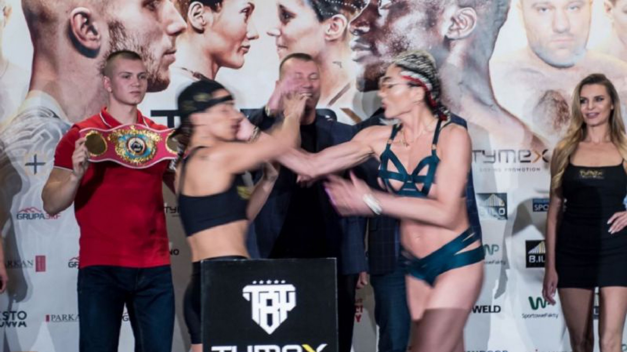 ¡Insólito! La rival de Soledad Matthysse la besó en el pesaje y terminaron a los golpes