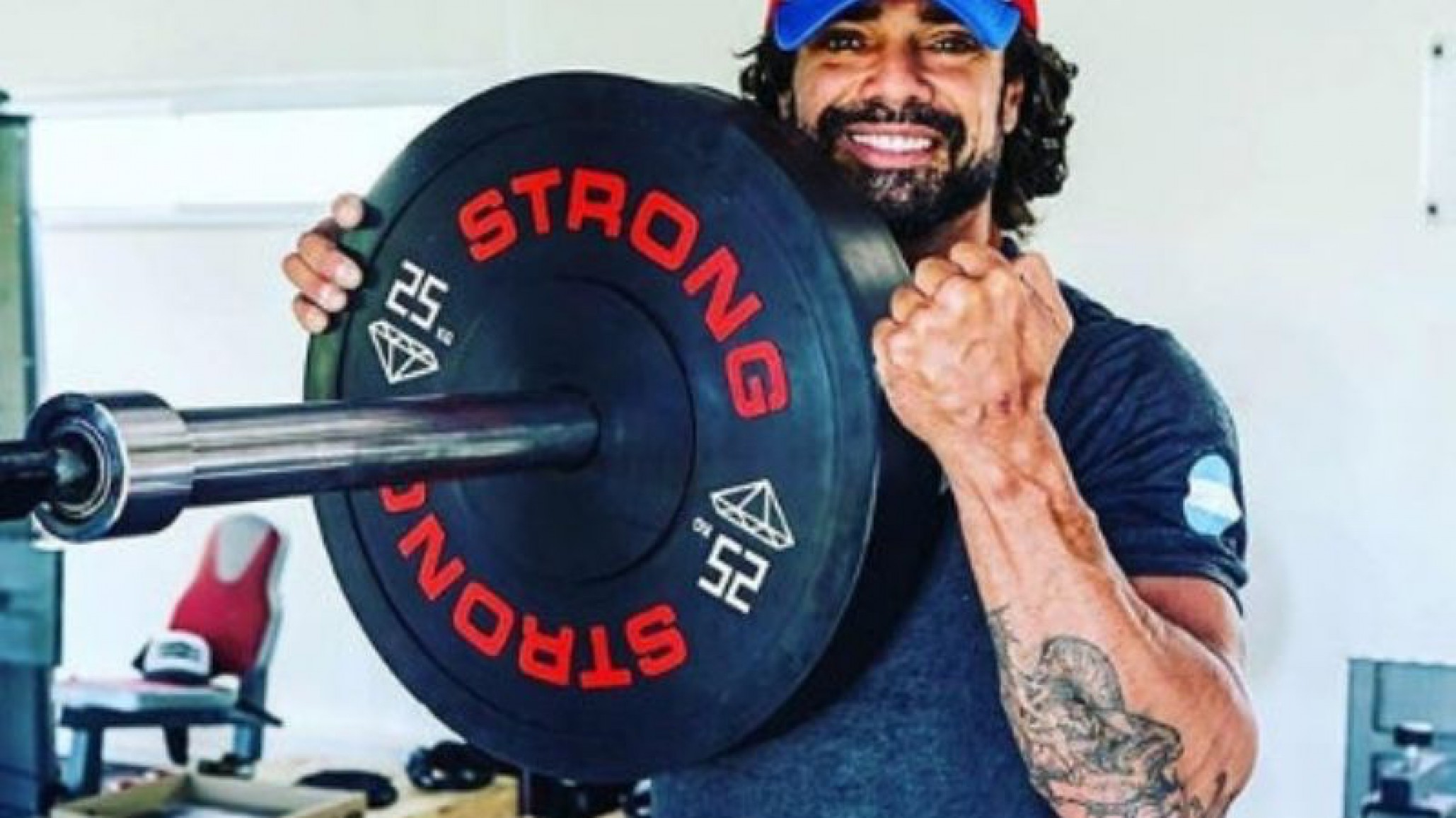 Luciano Castro no deja de sorprender mirá con que se disparó