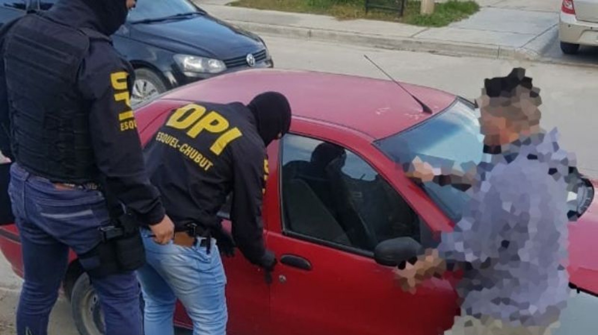 Allanamiento por un caso de abuso sexual: Un hombre sometió a una joven en plena calle