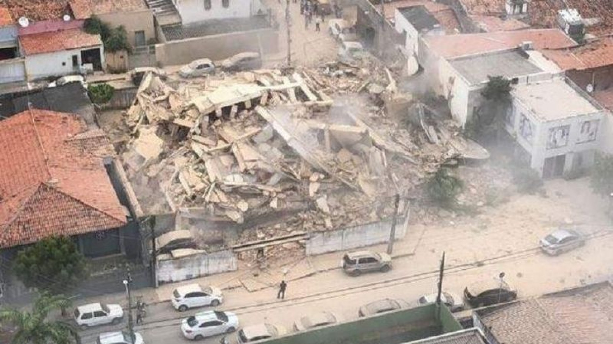 Derrumbe de un edificio de 7 pisos en Brasil: al menos un muerto