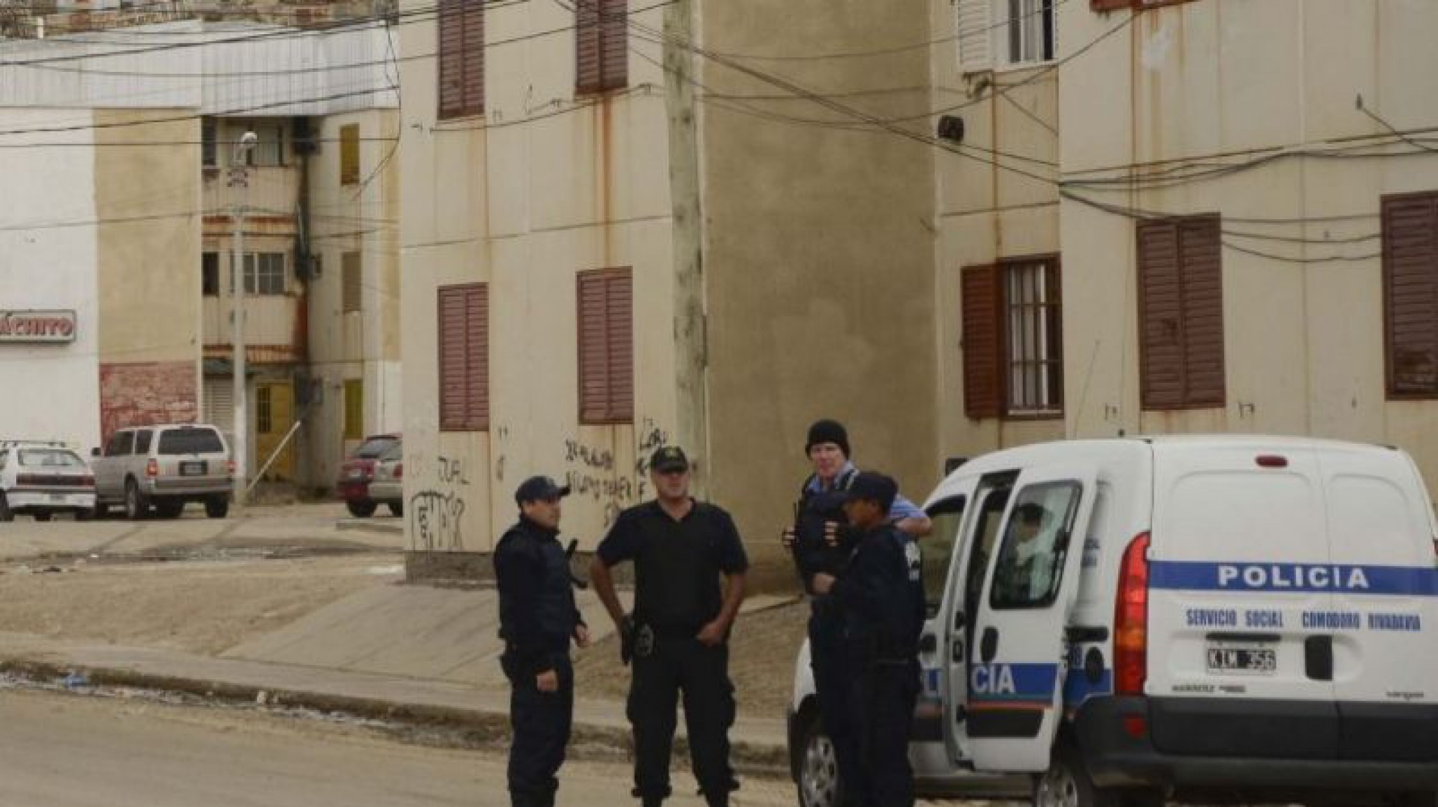 Hombre baleado en Puerto Madryn: Le preguntaron si su hijo estaba en la casa y le dispararon