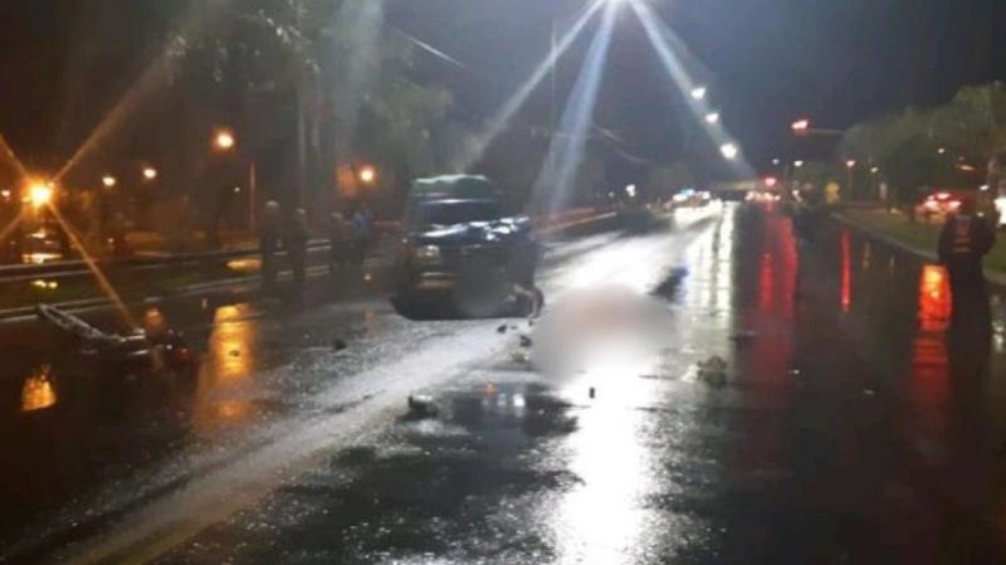 Fuerte accidente: Un joven falleció tras chocar su moto contra una camioneta