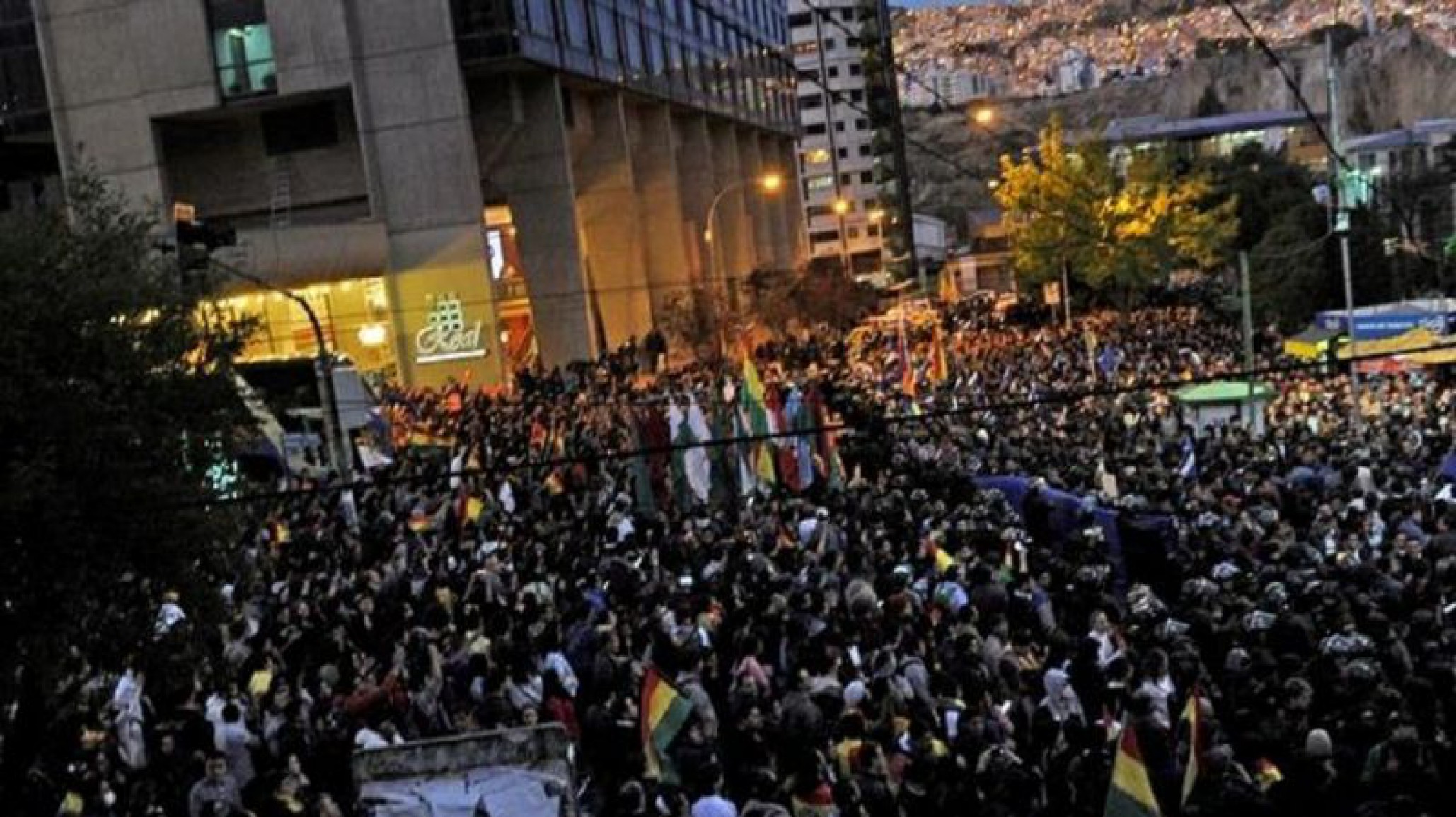 Levantamientos en Bolivia por el recuento que le daría la victoria a Evo Morales