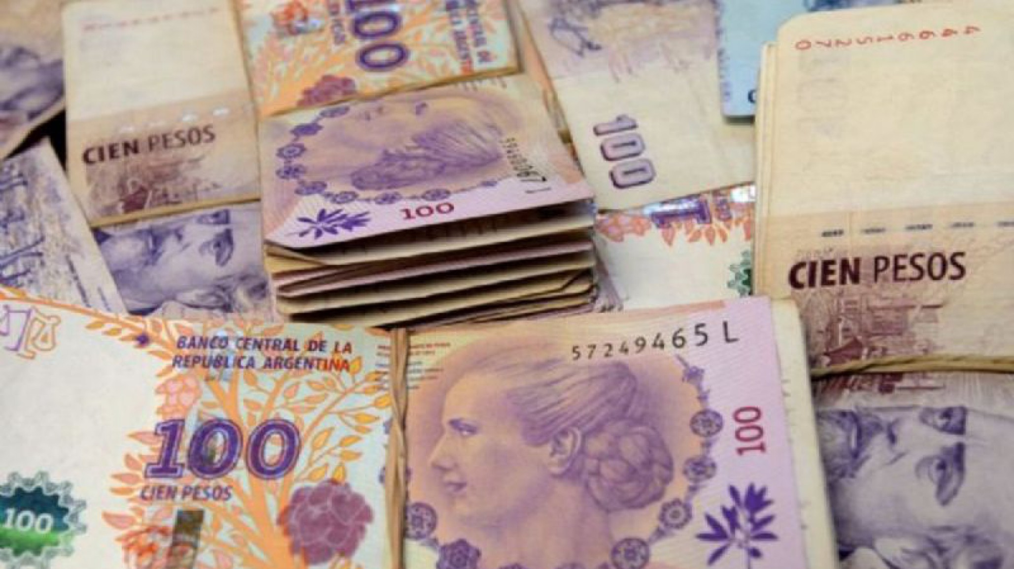 Desconcertante robo de $2.500.000: Las víctimas se trasladaban en un vehículo con pedido de captura