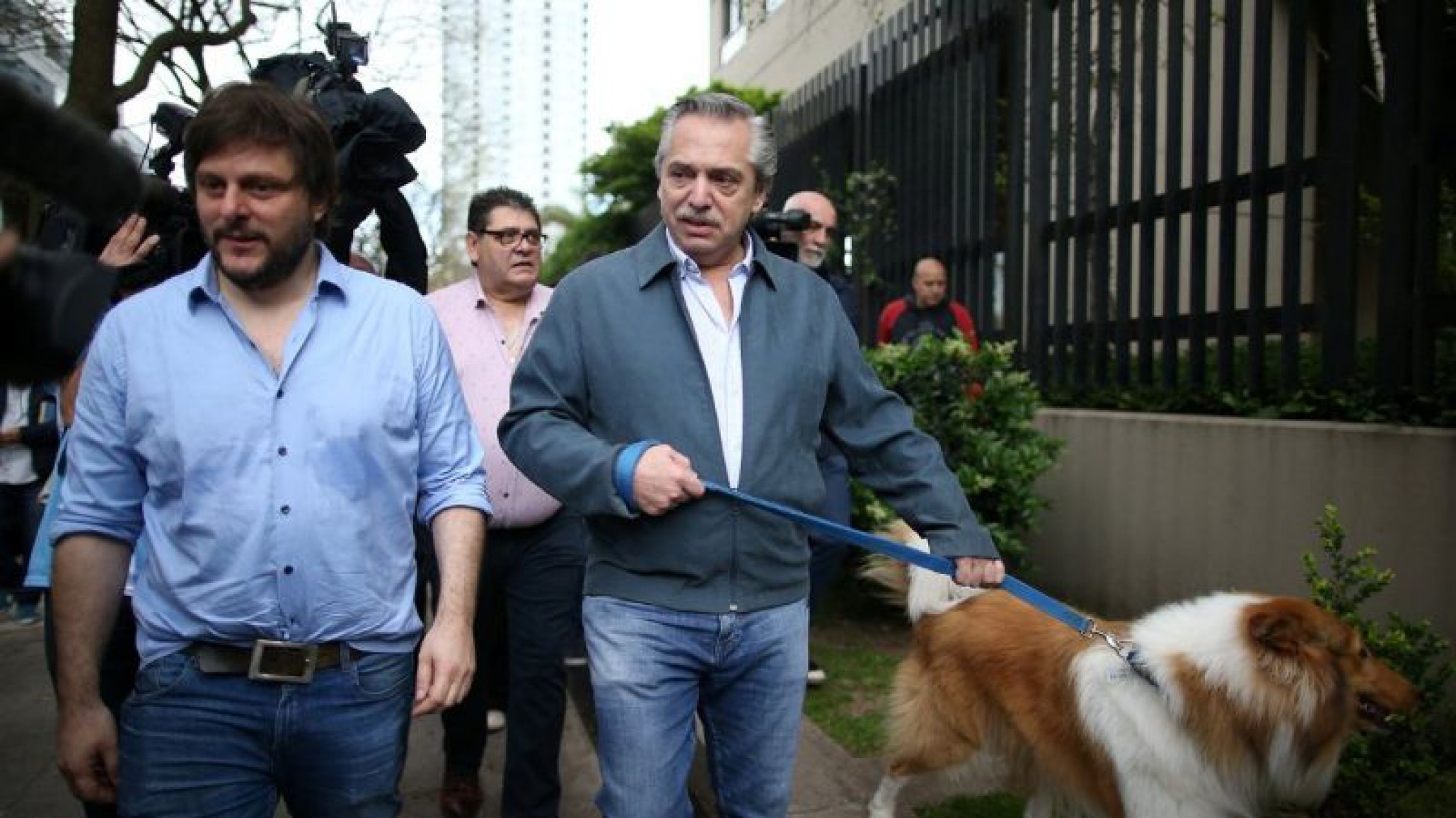 Alberto Fenández no rompió la veda pero rompió en llanto