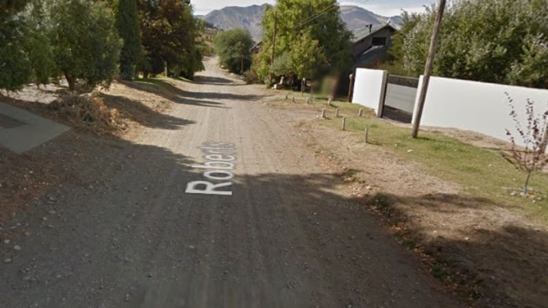 Se frenó su camioneta, fue a buscar un mecánico y le robaron la cartera que había dejado en el vehículo